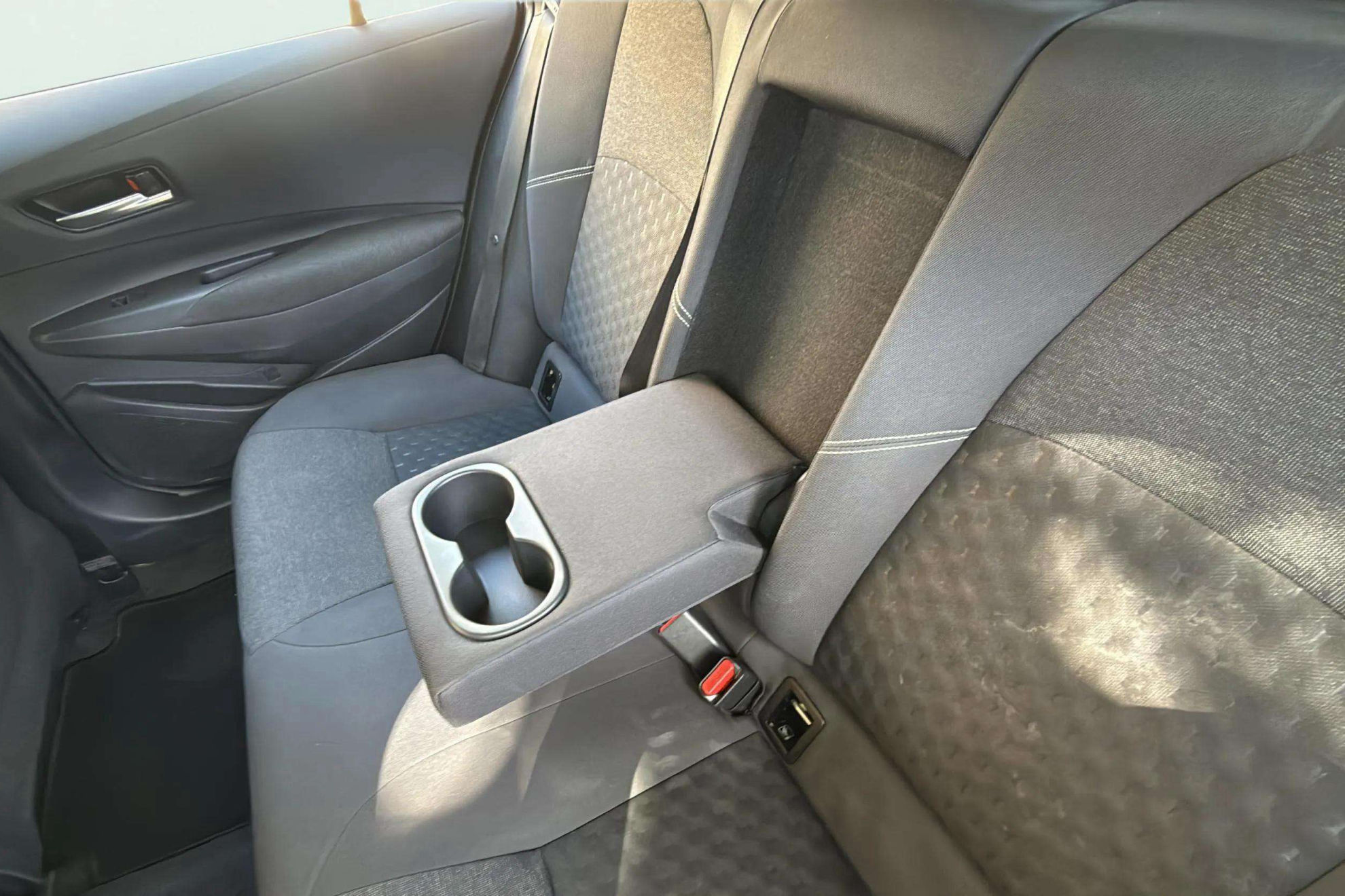 Toyota Corolla 140H Active Plus Touring Sport - foto 33