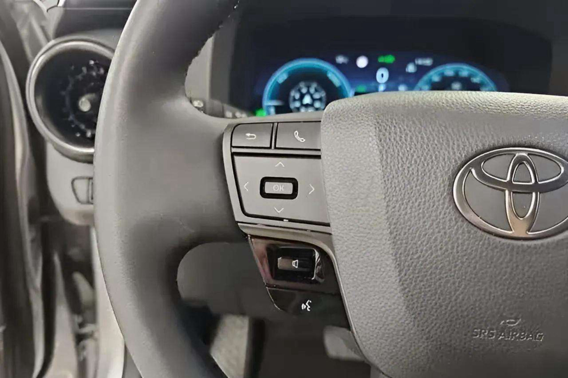 Toyota C-HR 1.8 140H Advance - foto 13