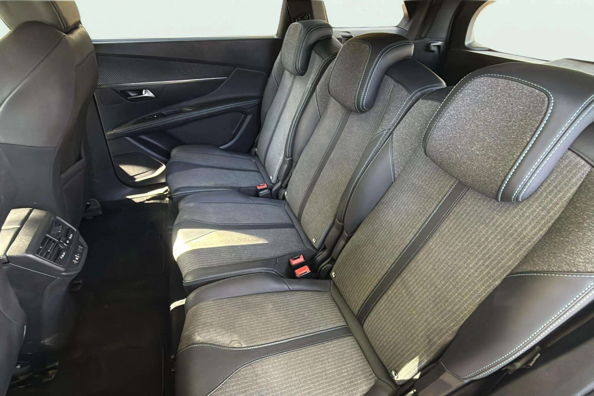 Peugeot 5008 1.2 Allure eDCS6 - foto 28