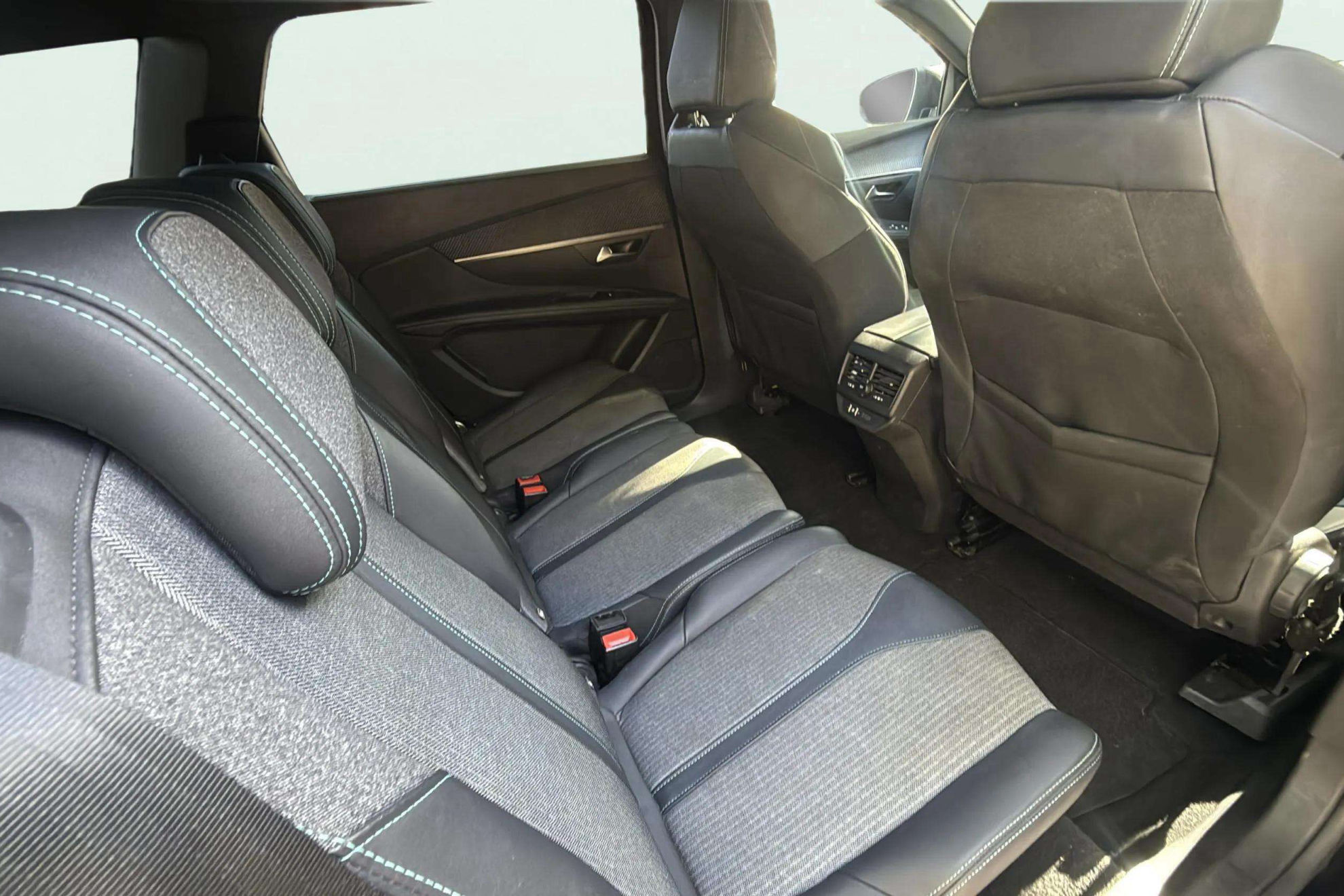 Peugeot 5008 1.2 Allure eDCS6 - foto 25