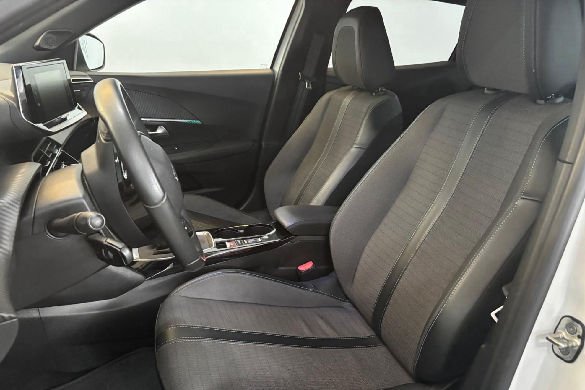 Peugeot 2008 Allure PureTech 100 - foto 10