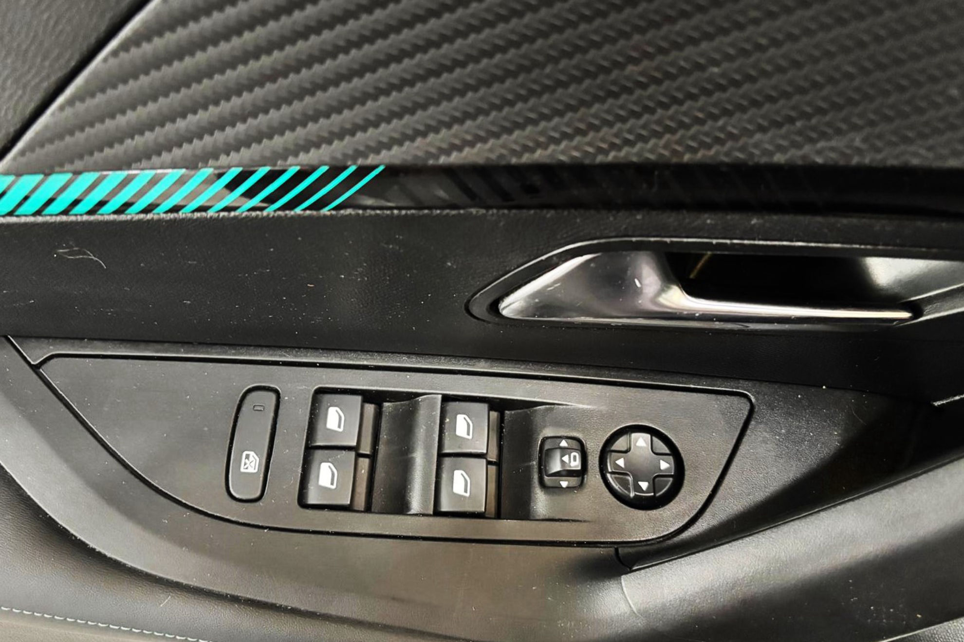 Peugeot 2008 Allure PureTech 100 - foto 15