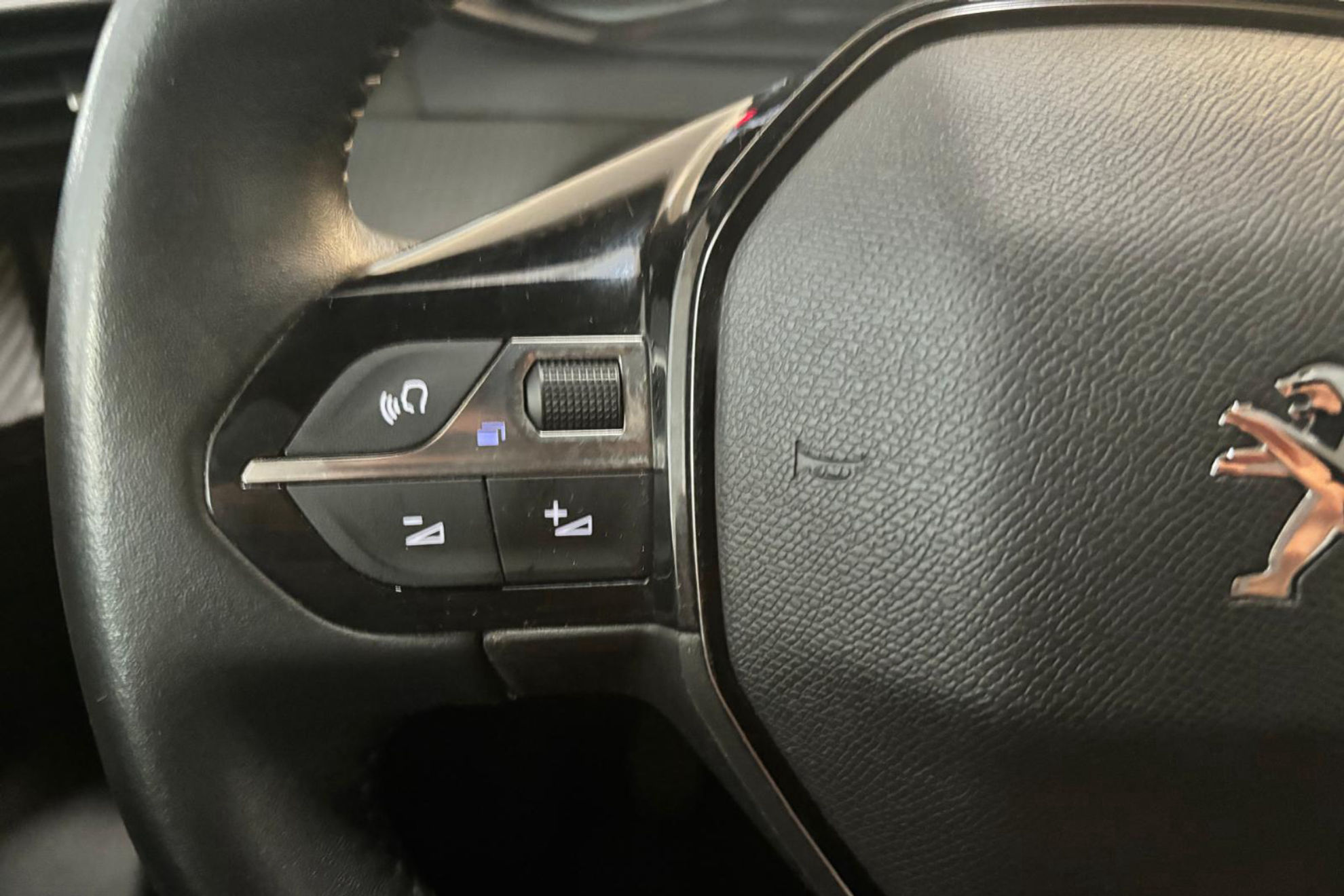 Peugeot 2008 Allure PureTech 100 - foto 17