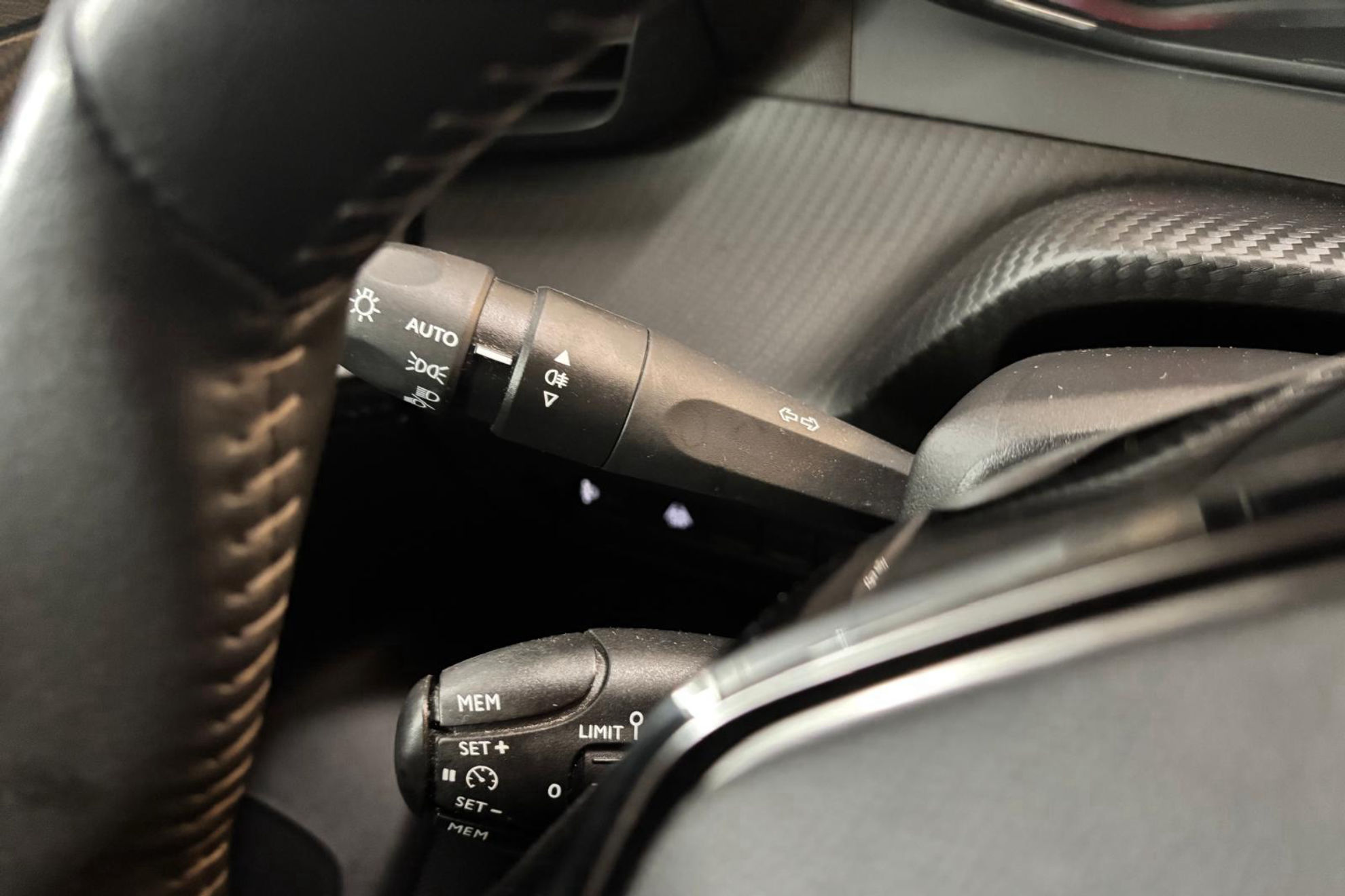 Peugeot 2008 Allure PureTech 100 - foto 19