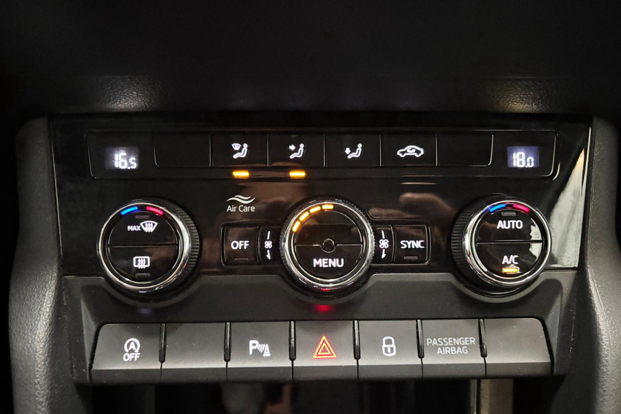 Škoda Karoq 2.0 TDI DSG 4x4 Ambition - foto 26