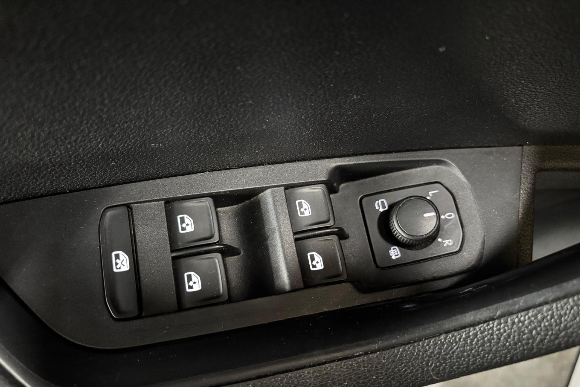 Škoda Karoq 2.0 TDI DSG 4x4 Ambition - foto 14