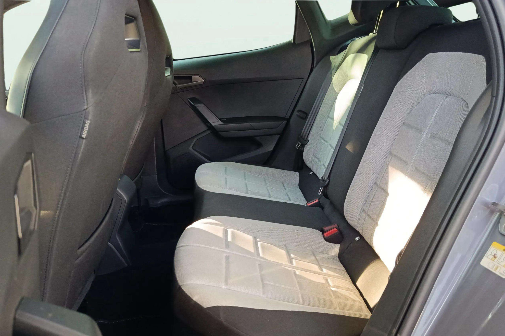 SEAT Ibiza 1.0 TSI FR+ - foto 11
