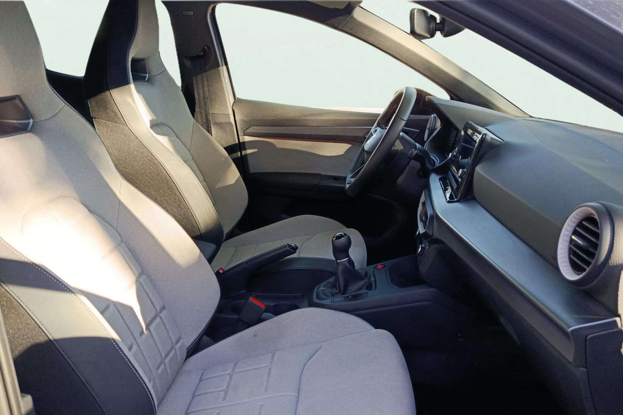 SEAT Ibiza 1.0 TSI FR+ - foto 14