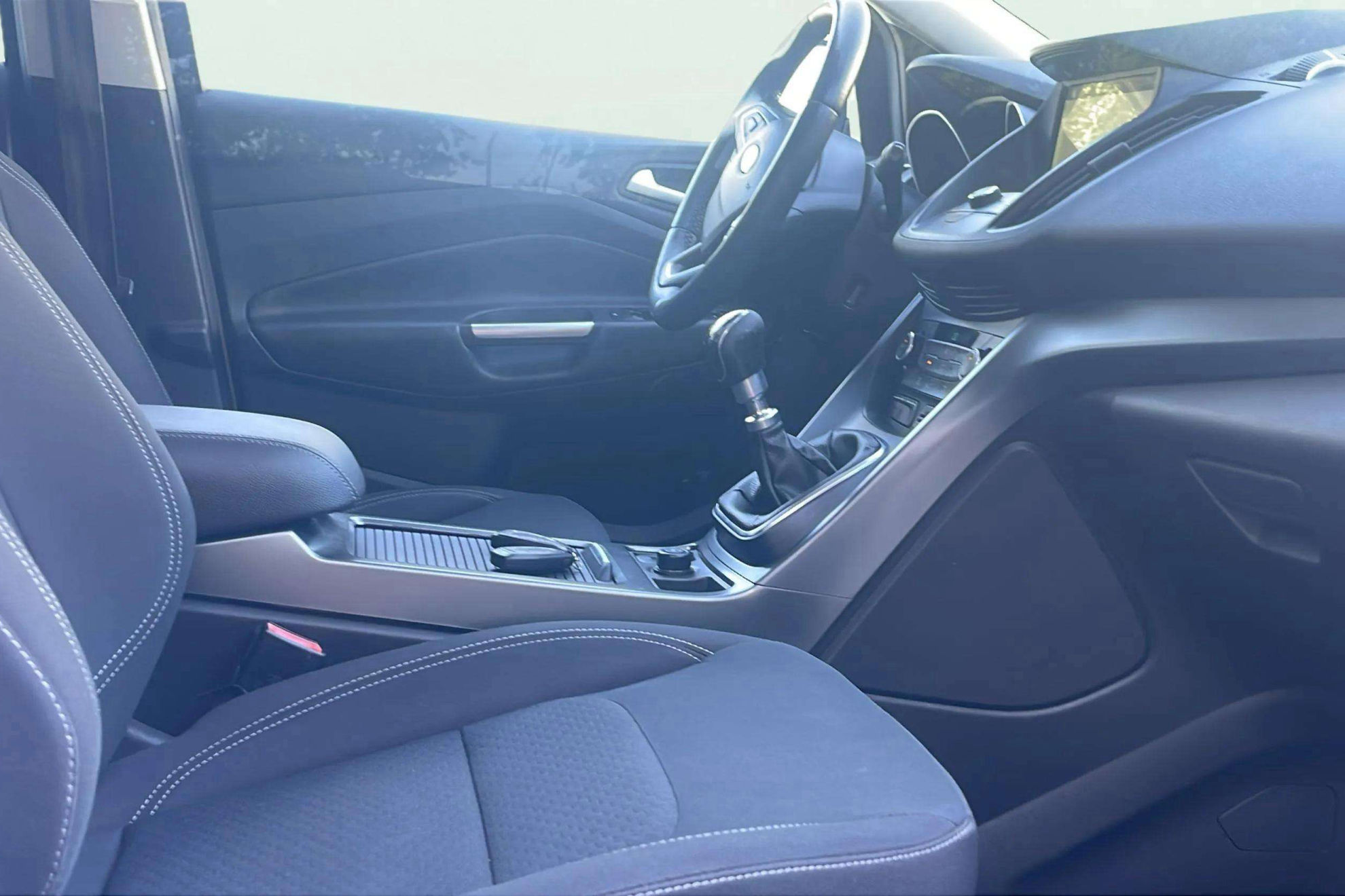 Ford Kuga 1.5 EcoBoost A-S-S 4x2 Trend+ - foto 11