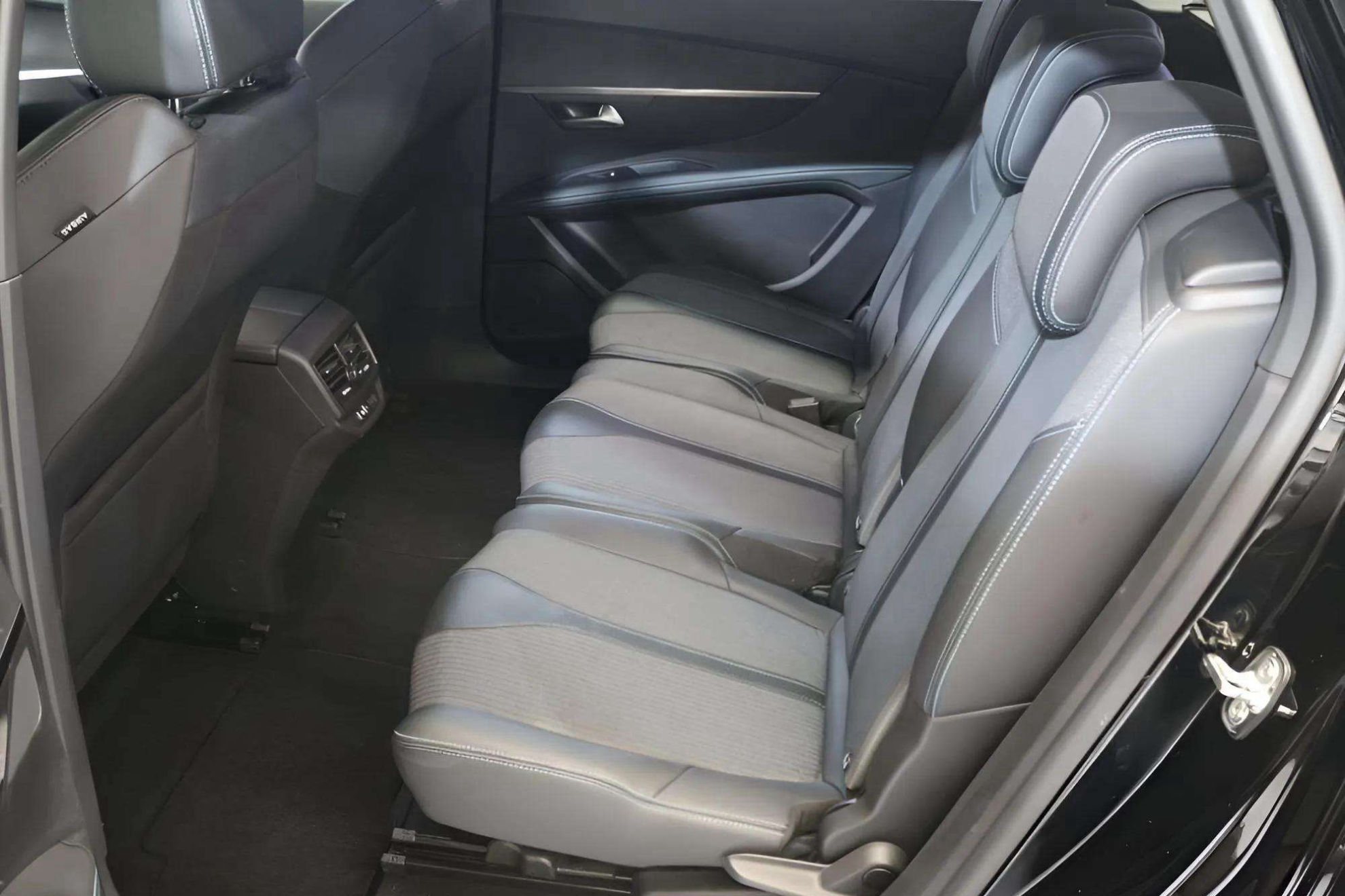 Peugeot 5008 1.5 BlueHDi GT EAT8 - foto 12
