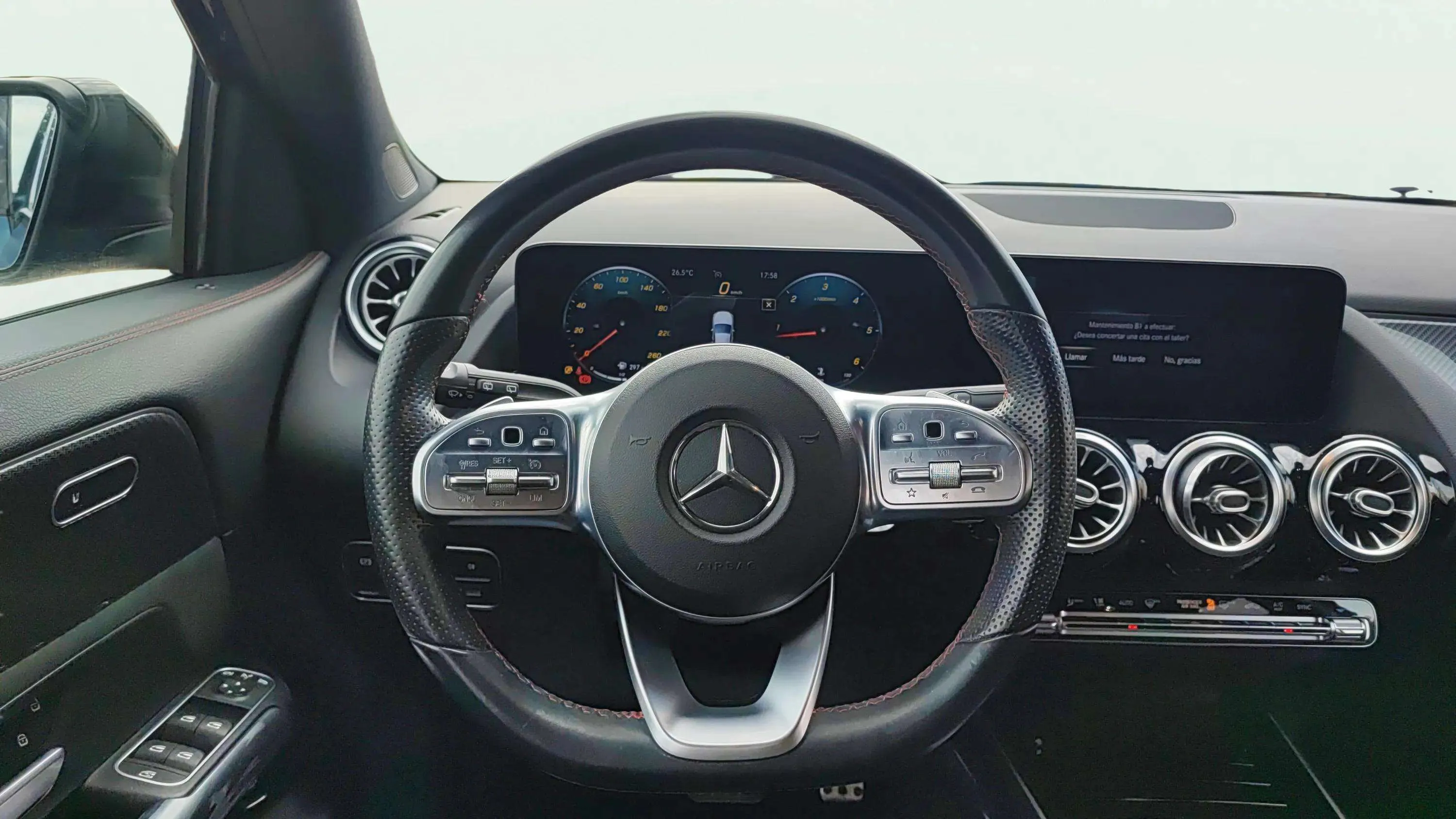 Mercedes-Benz GLA 200 D - foto 13
