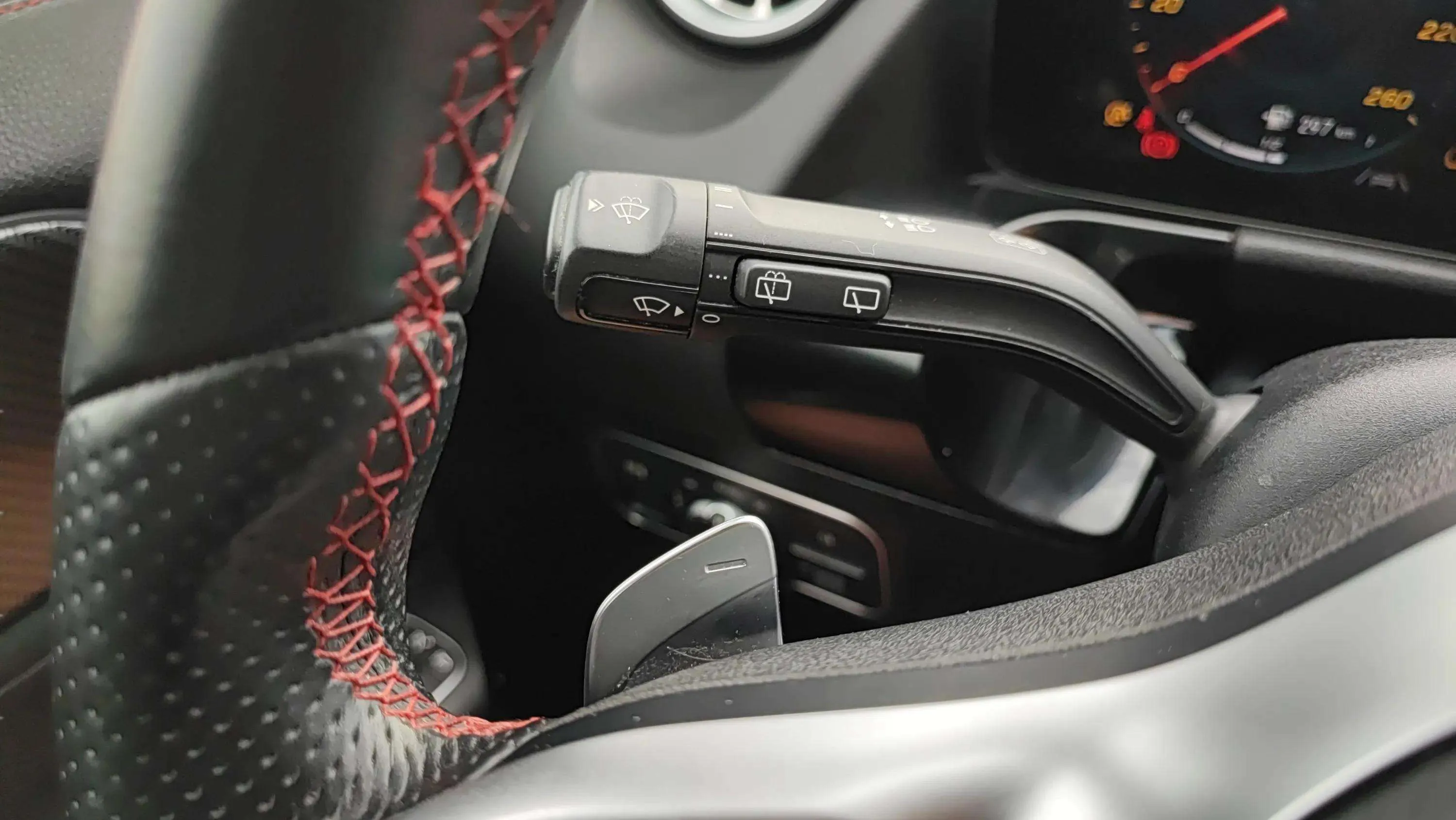 Mercedes-Benz GLA 200 D - foto 17
