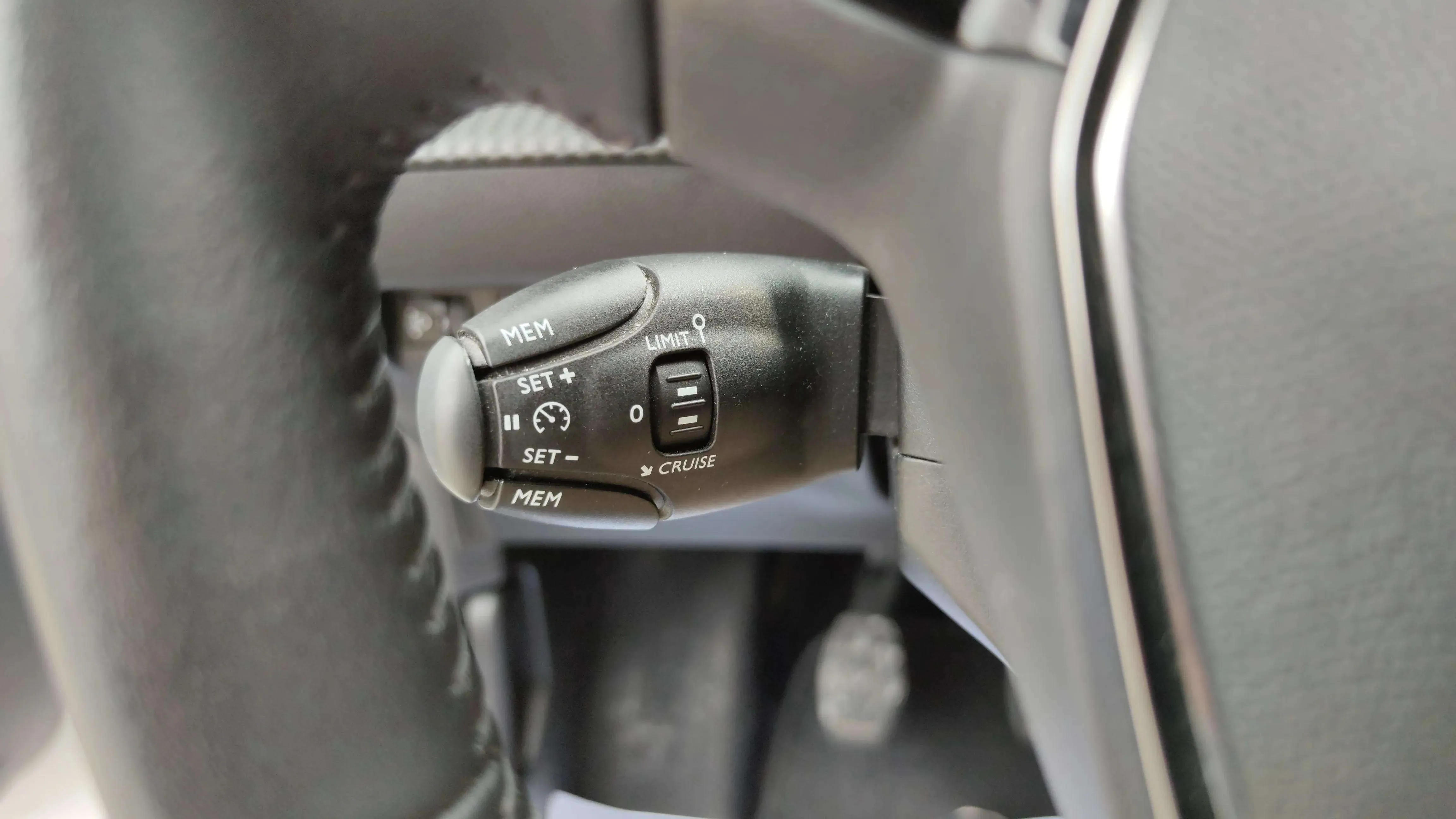 Peugeot 208 PureTech Allure - foto 18