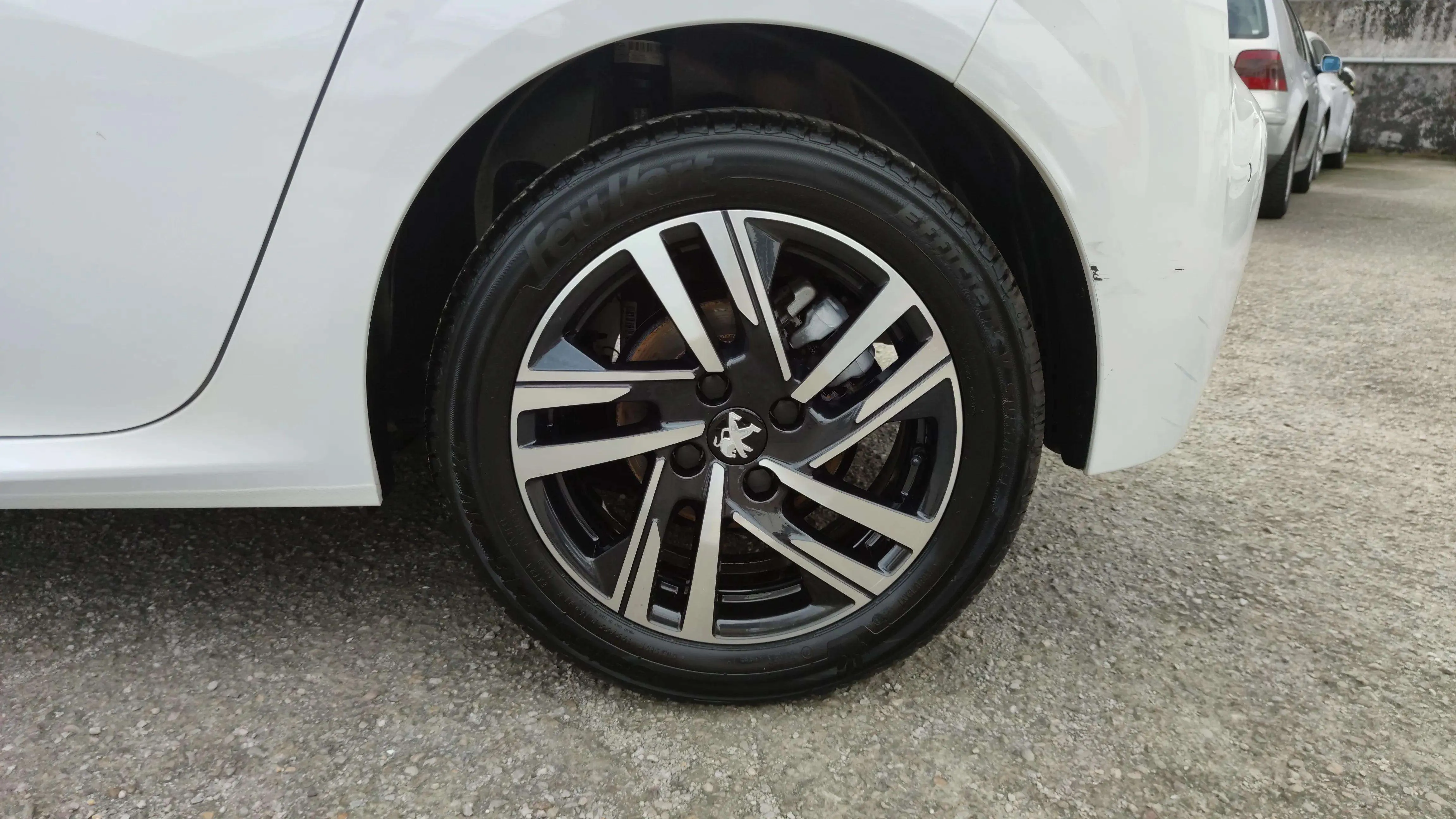 Peugeot 208 PureTech Allure - foto 19