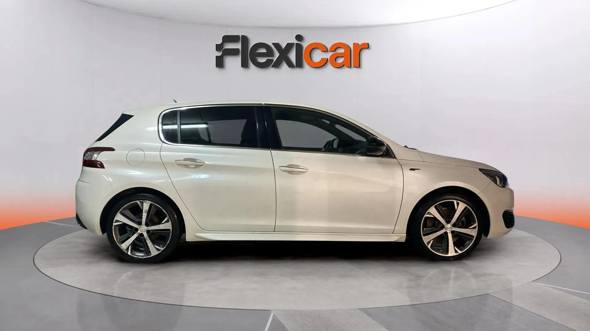 Peugeot 308 GT - foto 8