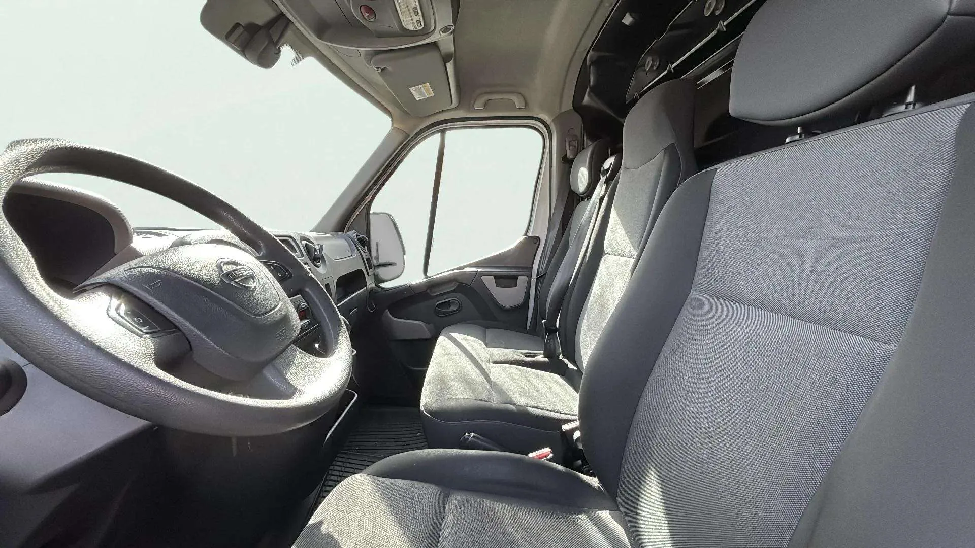 Nissan NV400 - foto 9