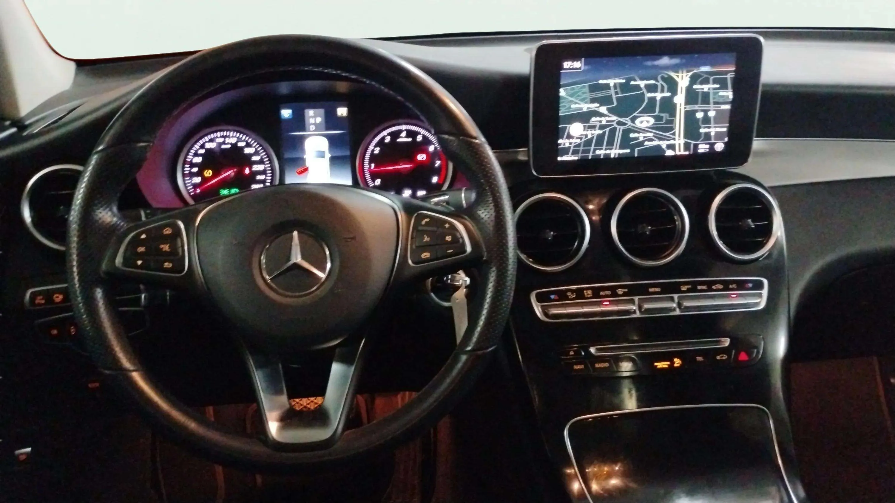 Mercedes-Benz GLC 250 4MATIC - foto 19