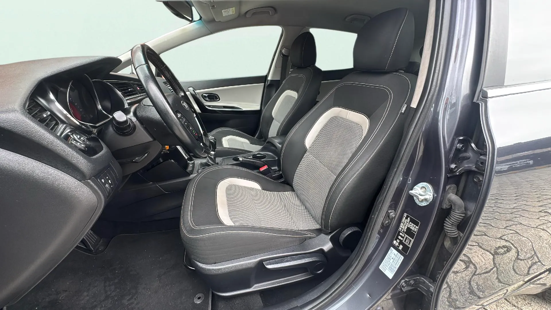 Kia Ceed 1.6 CRDi VGT Drive - foto 13