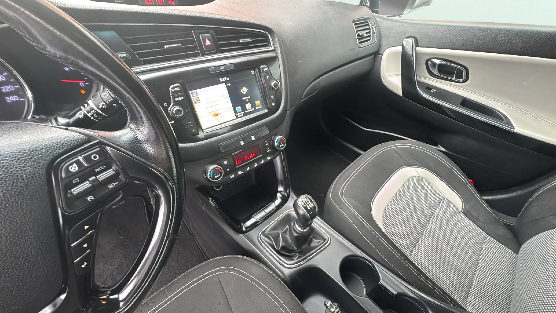 Kia Ceed 1.6 CRDi VGT Drive - foto 11