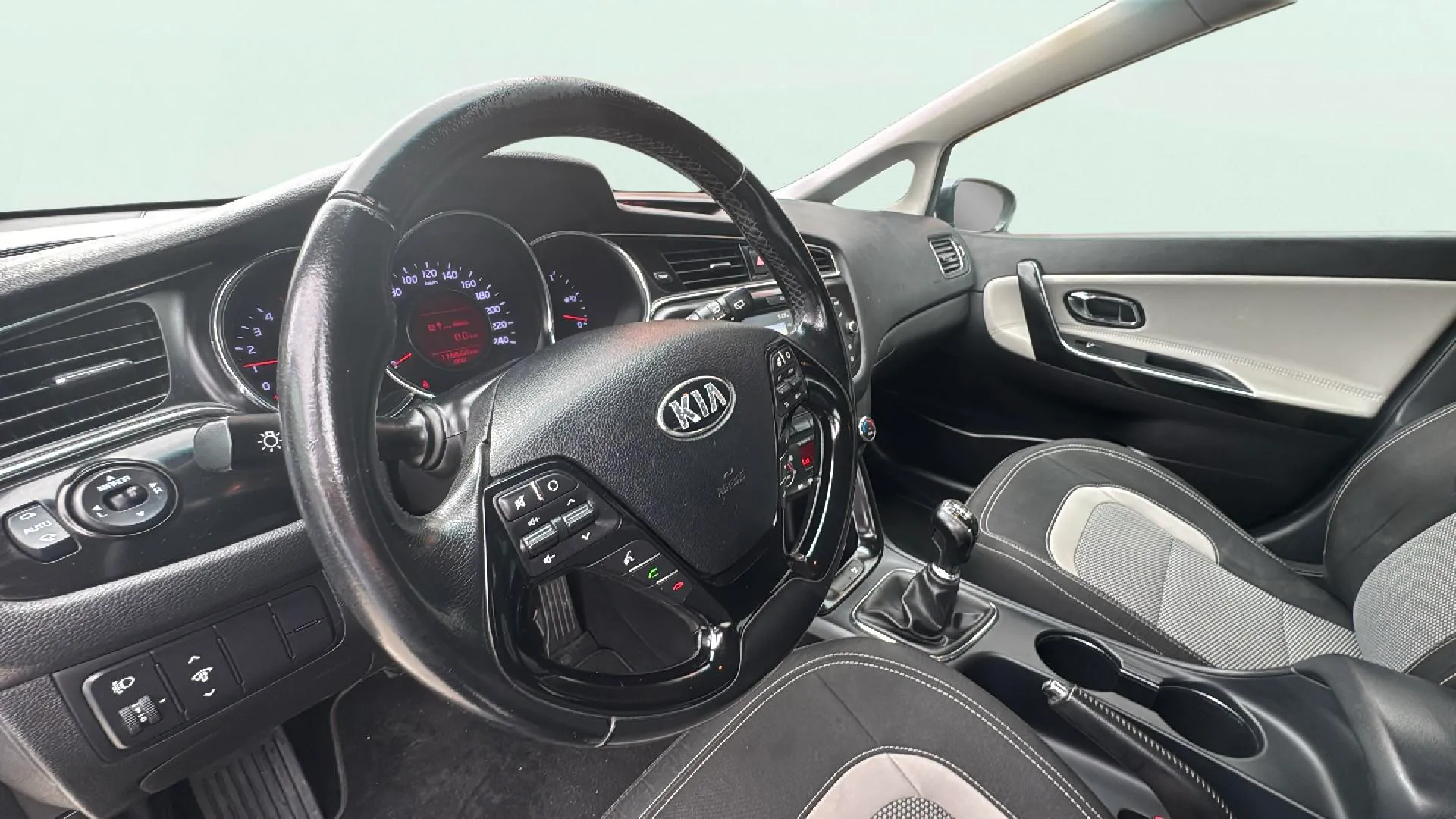 Kia Ceed 1.6 CRDi VGT Drive - foto 12