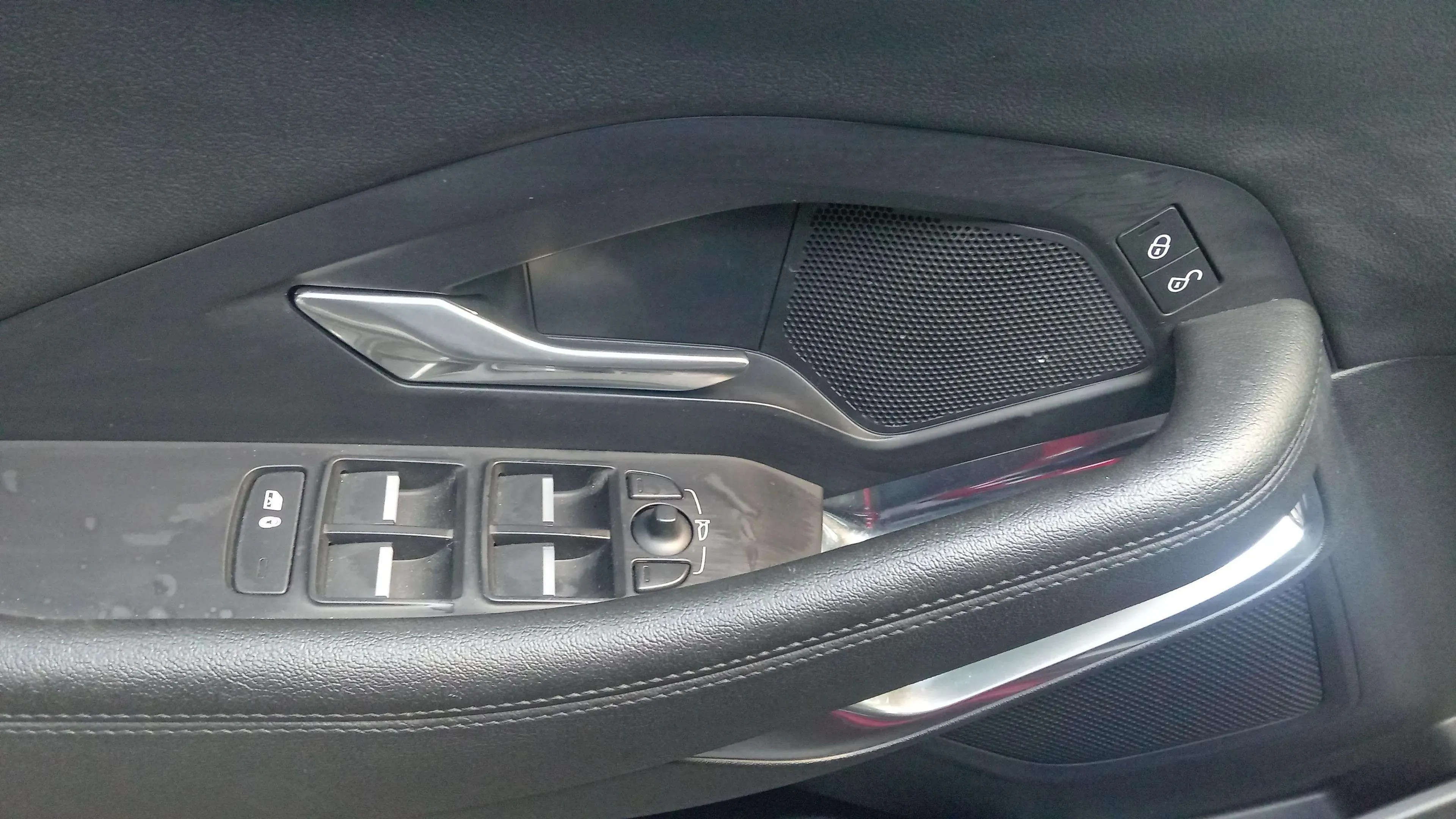 Jaguar E-Pace 2.0D S 4WD - foto 25