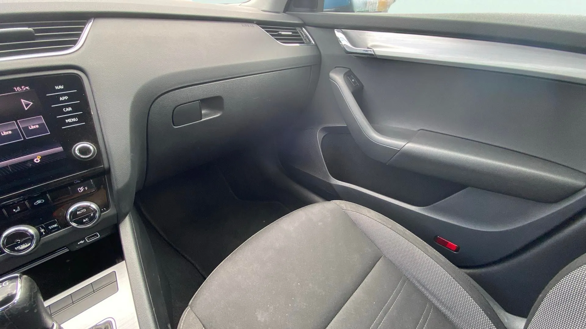 Škoda Octavia Combi 1.0 TSI DSG Like - foto 18
