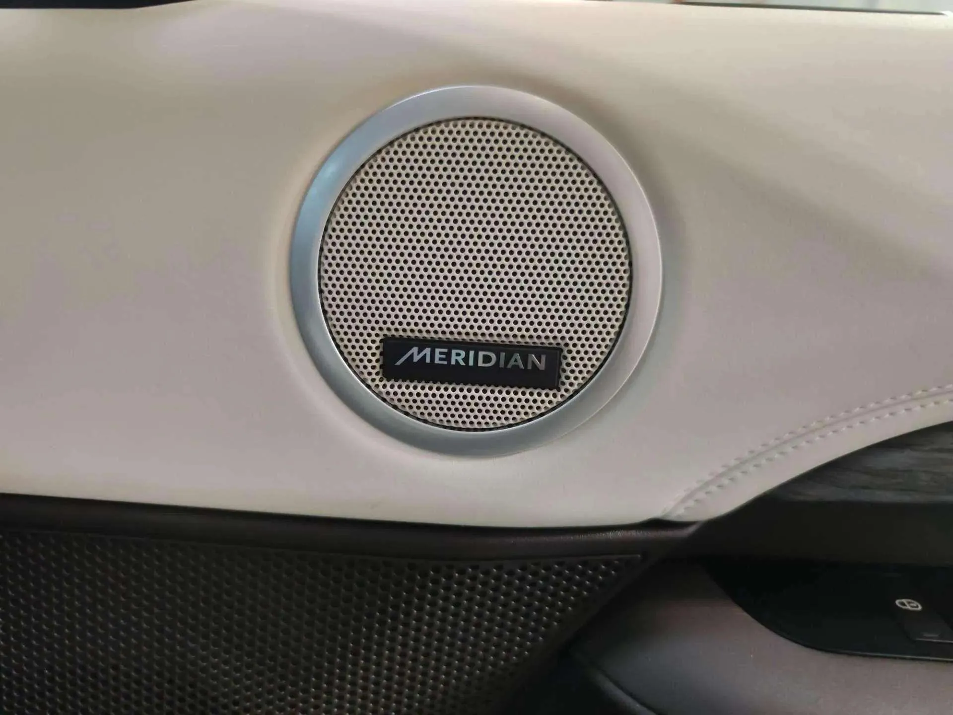Land Rover Discovery 2.0 I4 TD4 SE - foto 10