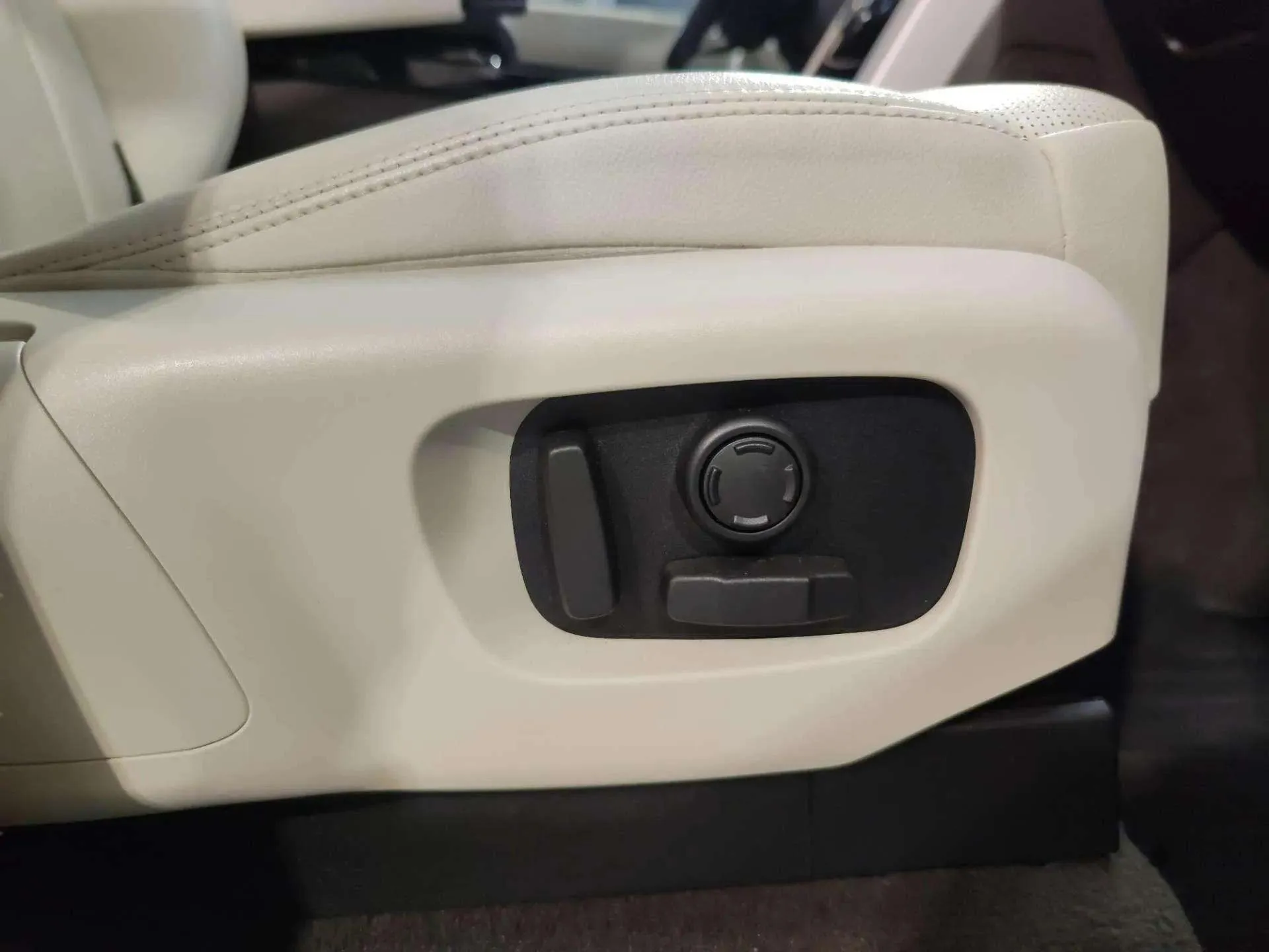 Land Rover Discovery 2.0 I4 TD4 SE - foto 16