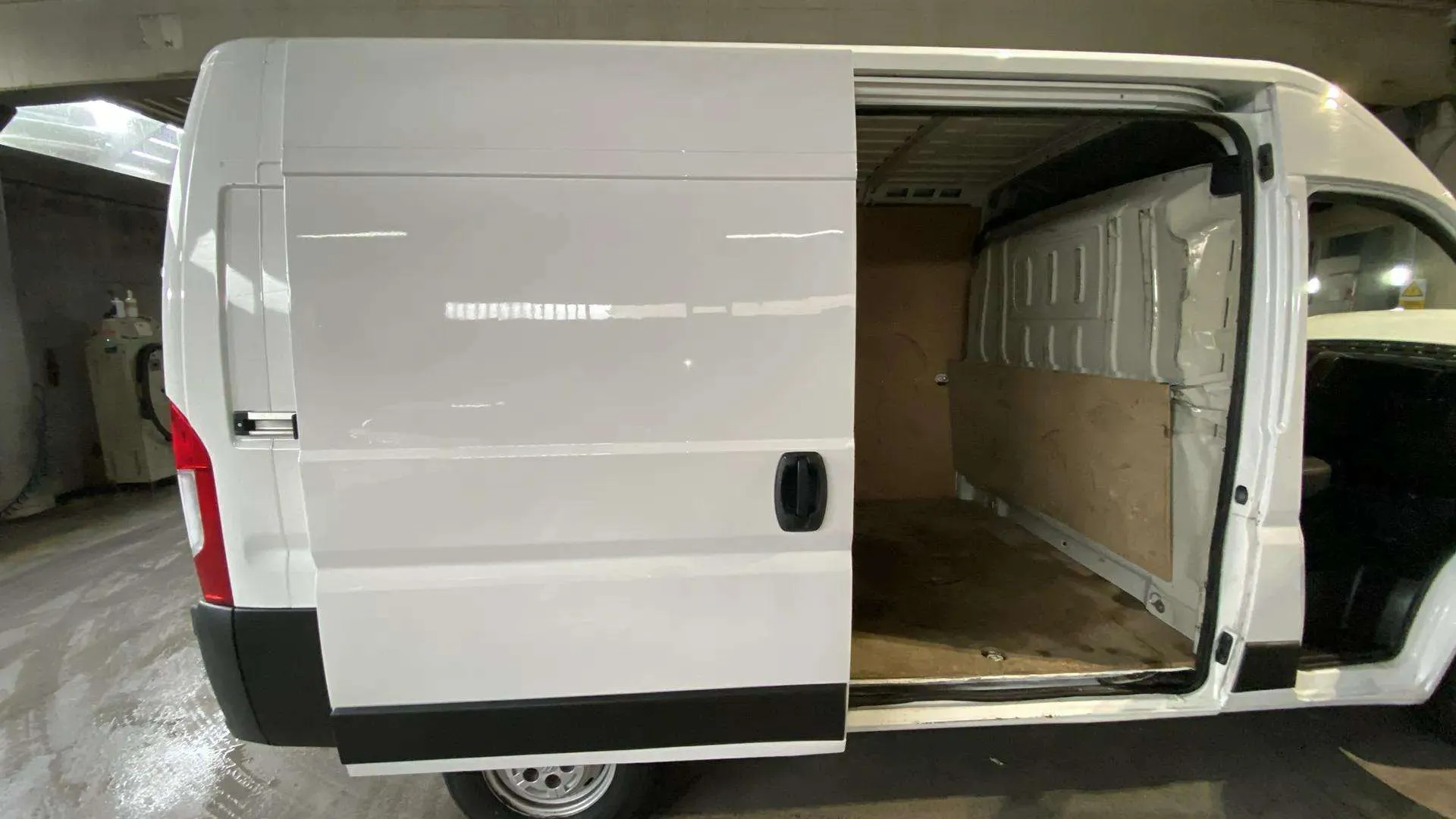 Citroën Jumper BlueHDi Furgón 33L2H2 - foto 32