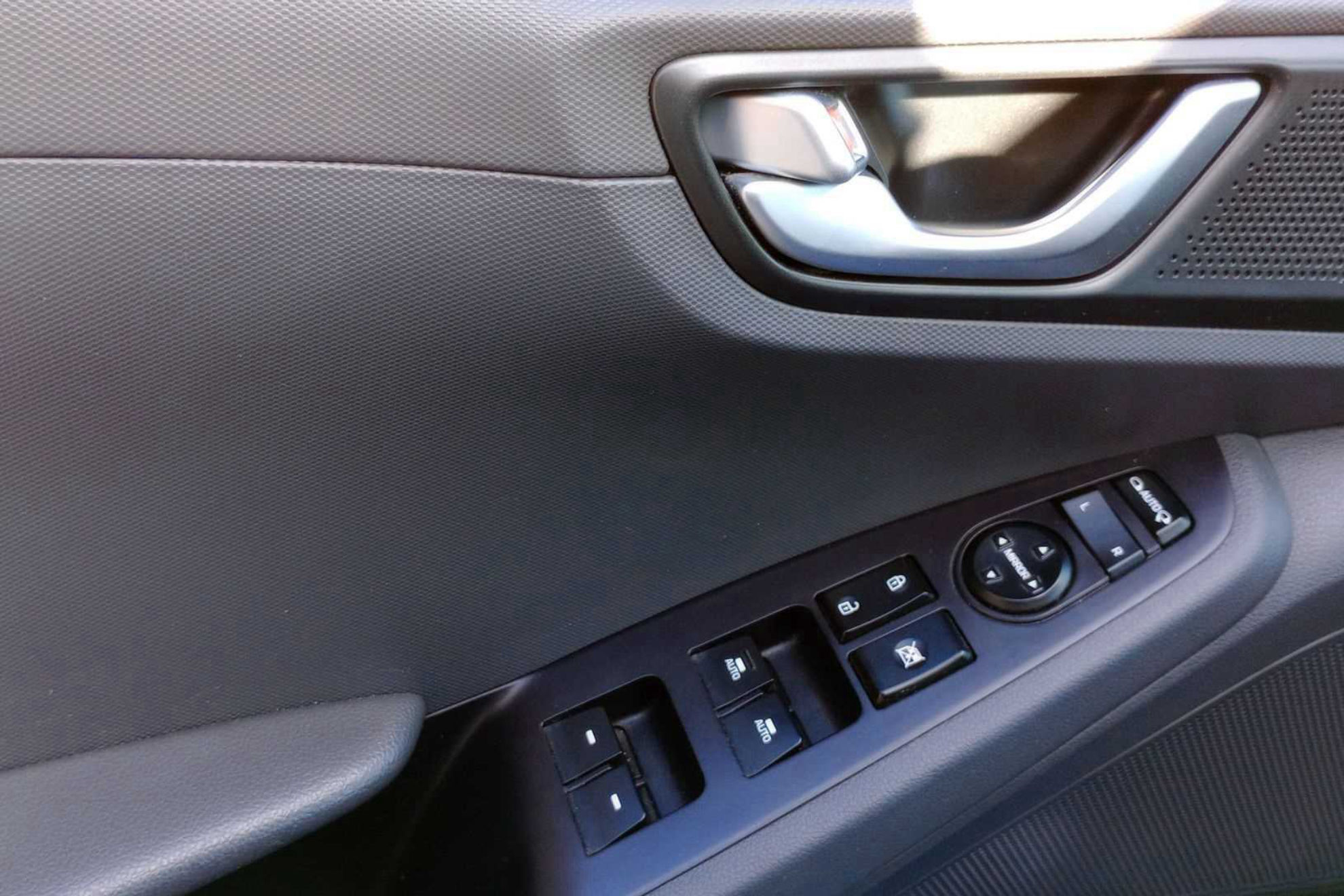 Hyundai Ioniq EV Tecno - foto 23