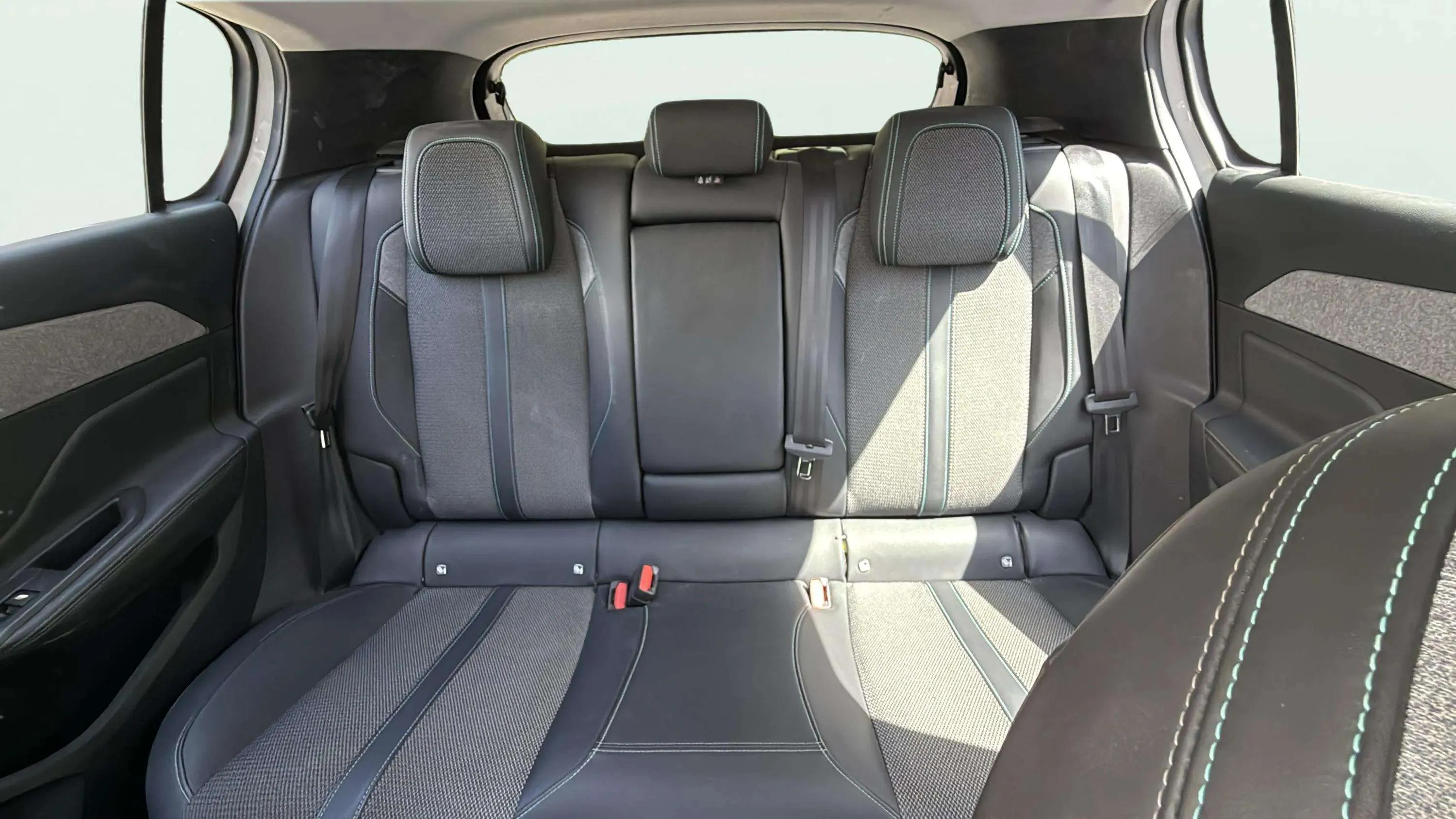 Peugeot 308 Allure Pack PureTech 130 - foto 17