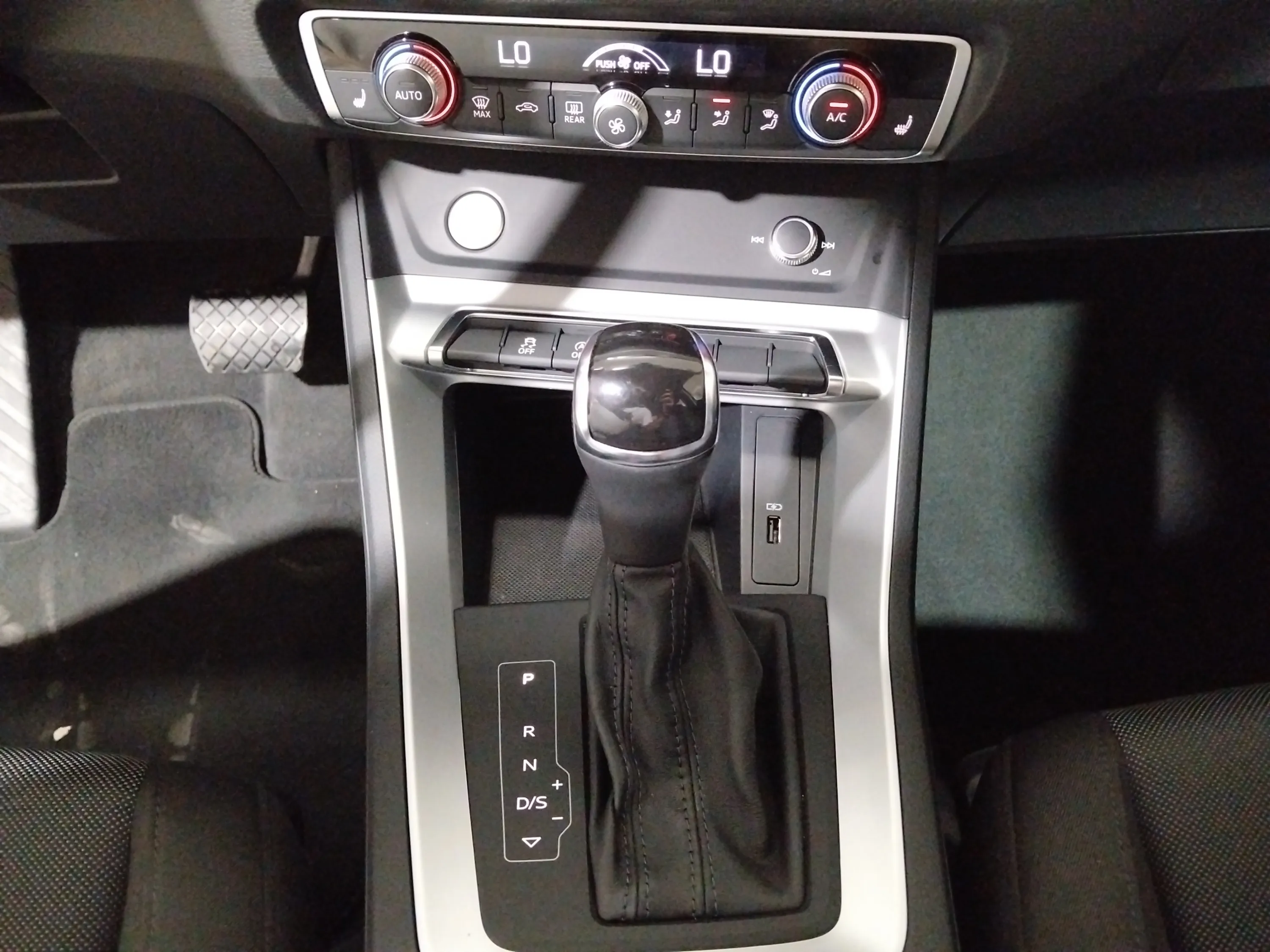 Audi Q3 40 TFSI S tronic quattro - foto 22