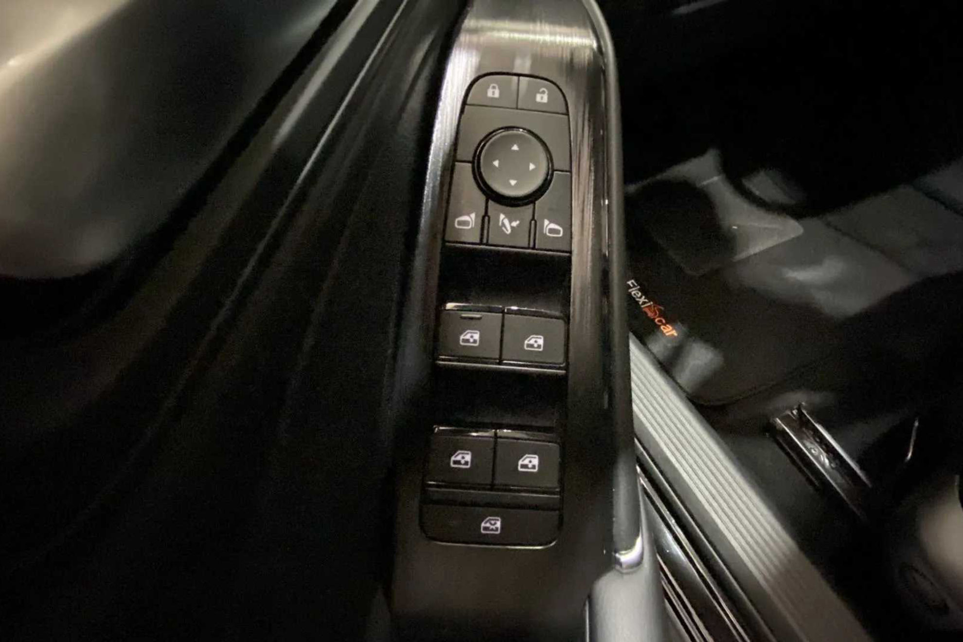 Nissan Qashqai DIG-T Xtronic N-Connecta - foto 17