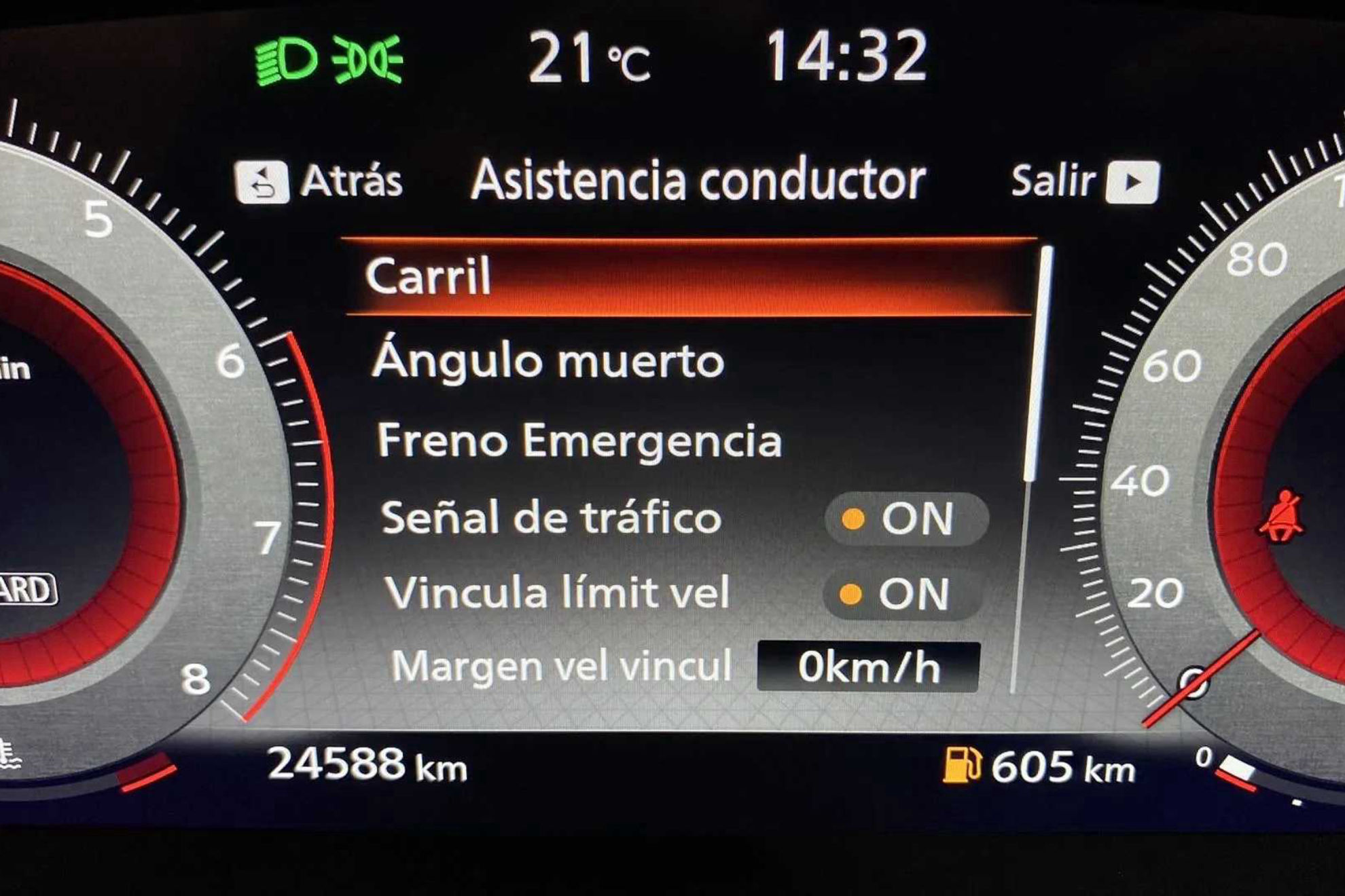 Nissan Qashqai DIG-T Xtronic N-Connecta - foto 25