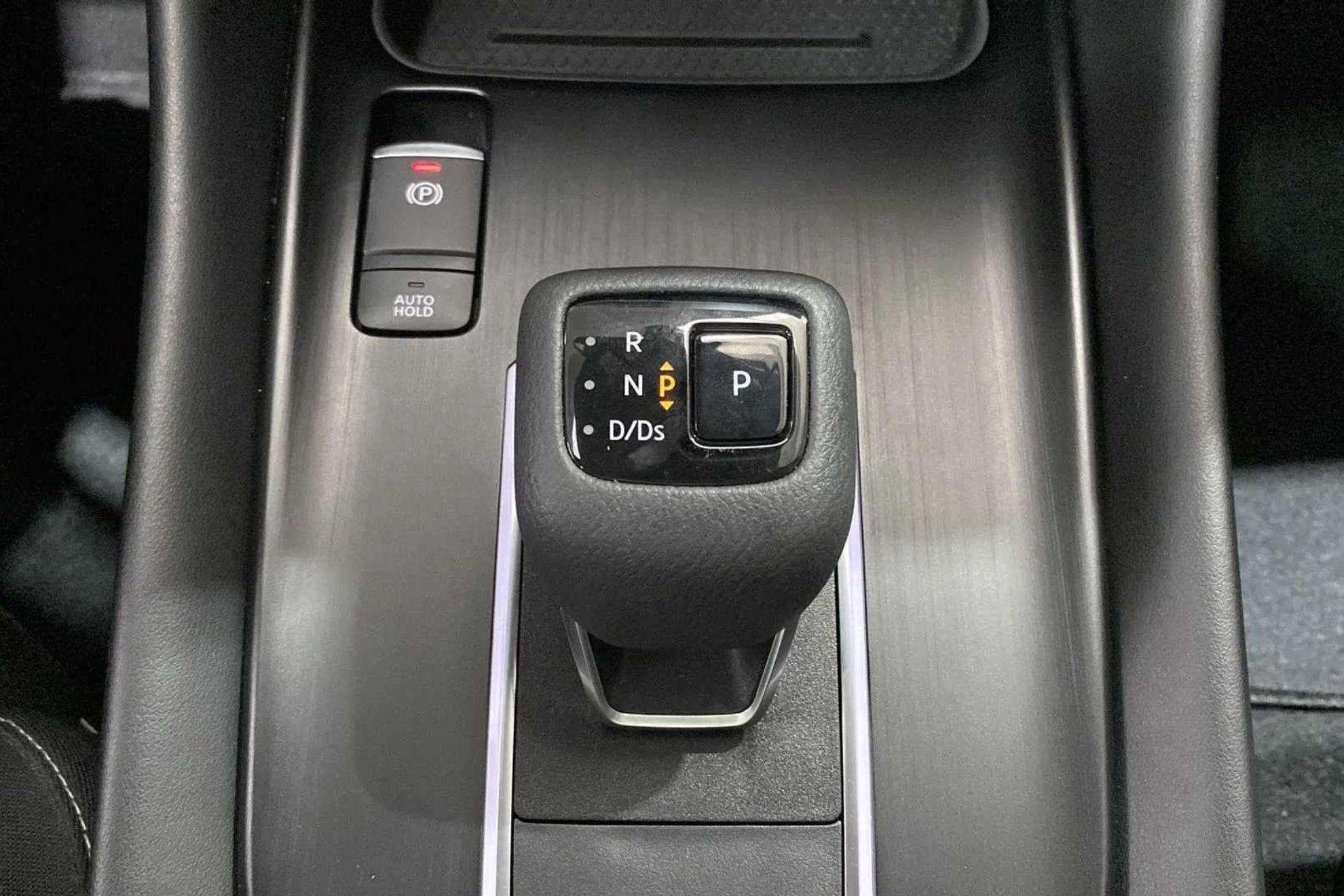 Nissan Qashqai DIG-T Xtronic N-Connecta - foto 35