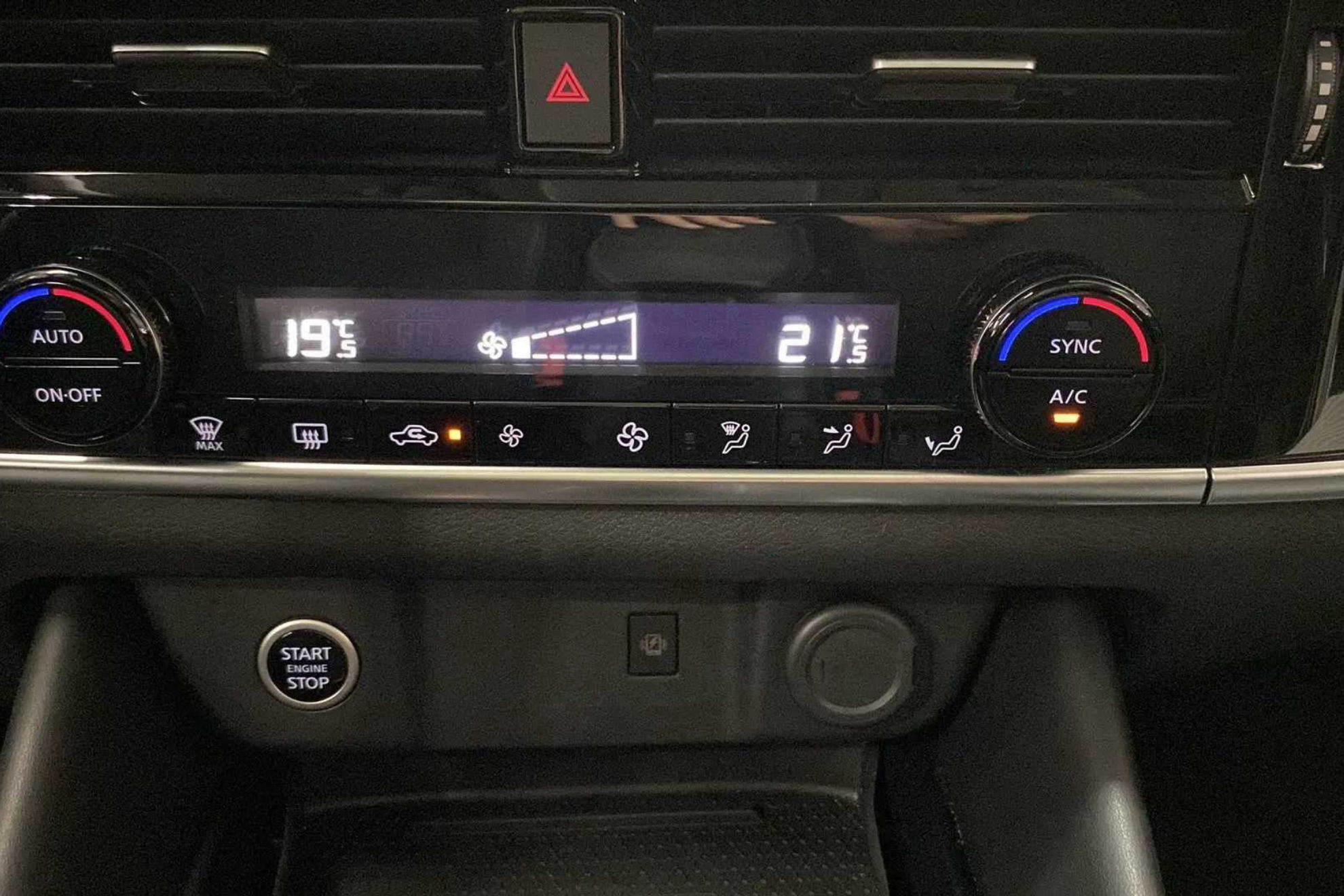 Nissan Qashqai DIG-T Xtronic N-Connecta - foto 32