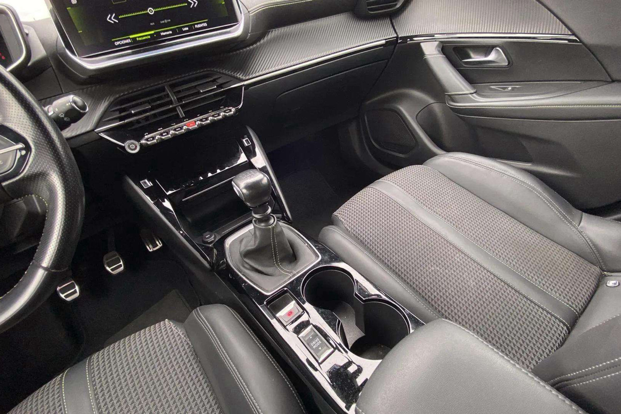 Peugeot 2008 GT Line PureTech 130 BVM6 - foto 15