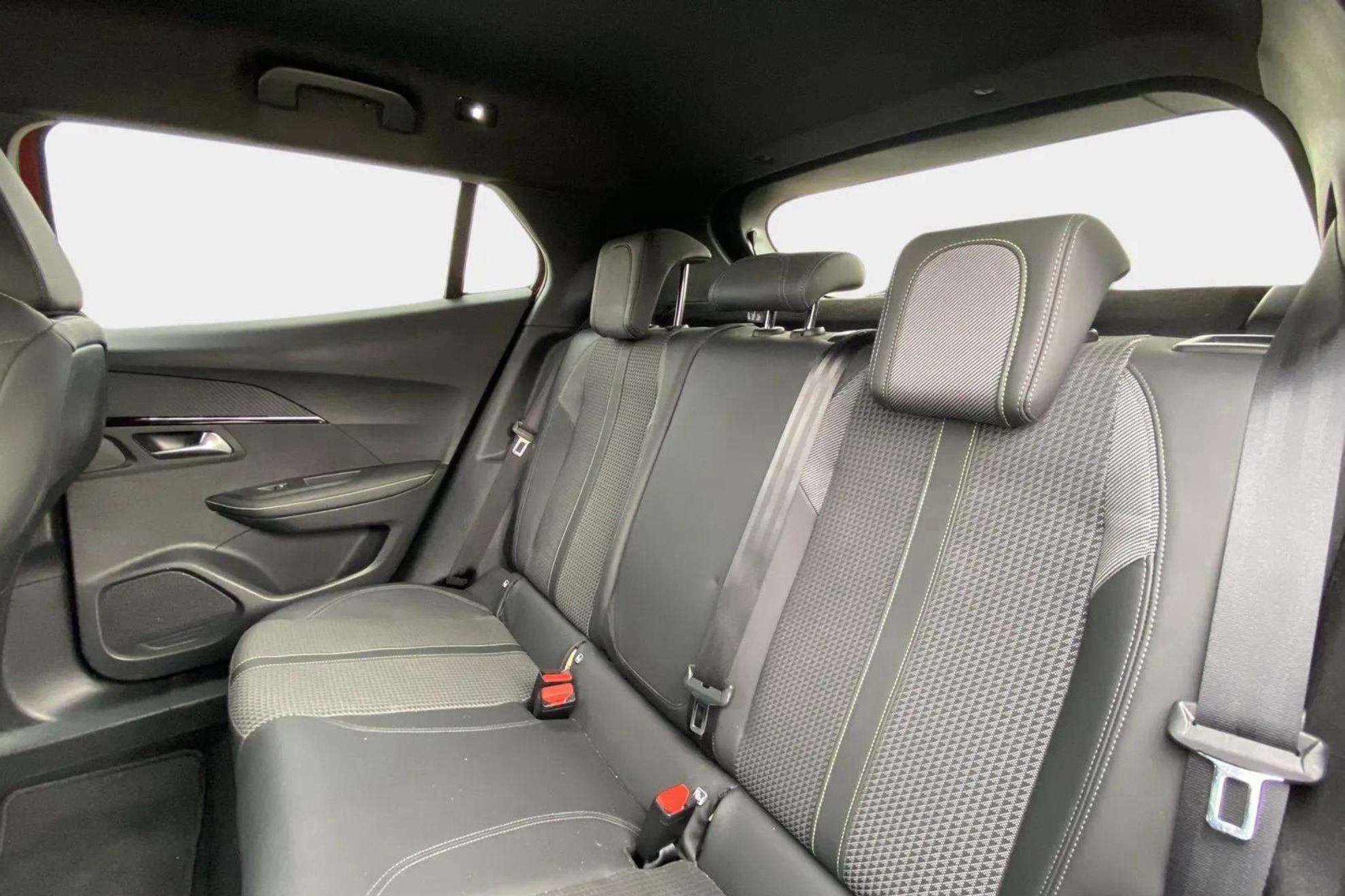 Peugeot 2008 GT Line PureTech 130 BVM6 - foto 17