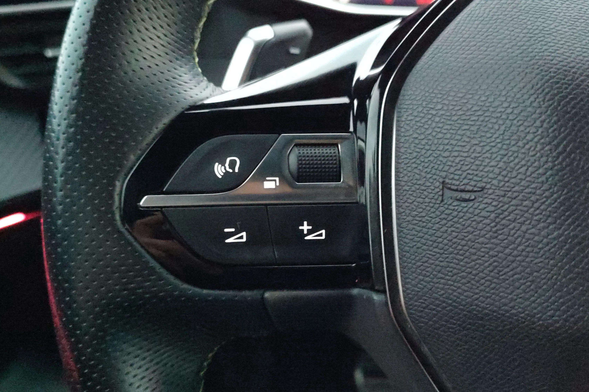 Peugeot 2008 GT BlueHDi 130 EAT8 - foto 15