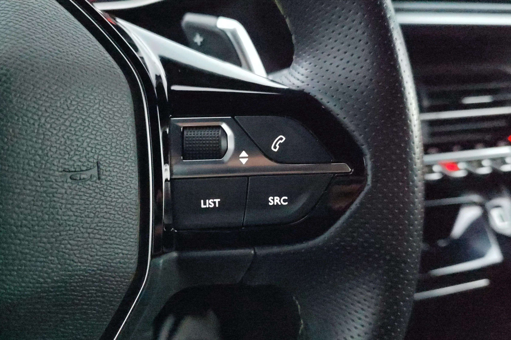 Peugeot 2008 GT BlueHDi 130 EAT8 - foto 16