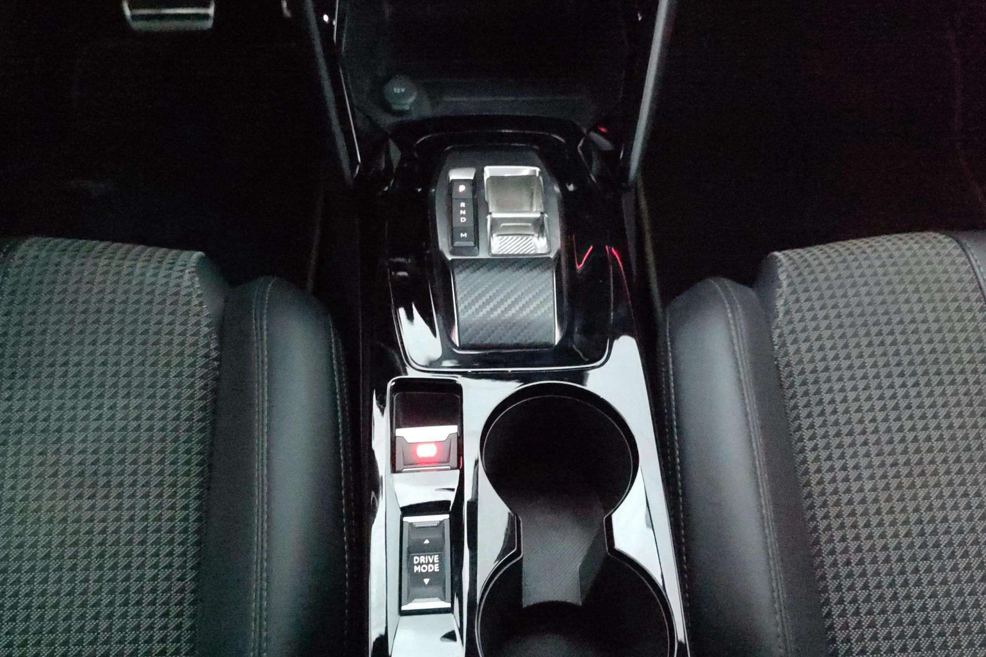 Peugeot 2008 GT BlueHDi 130 EAT8 - foto 7