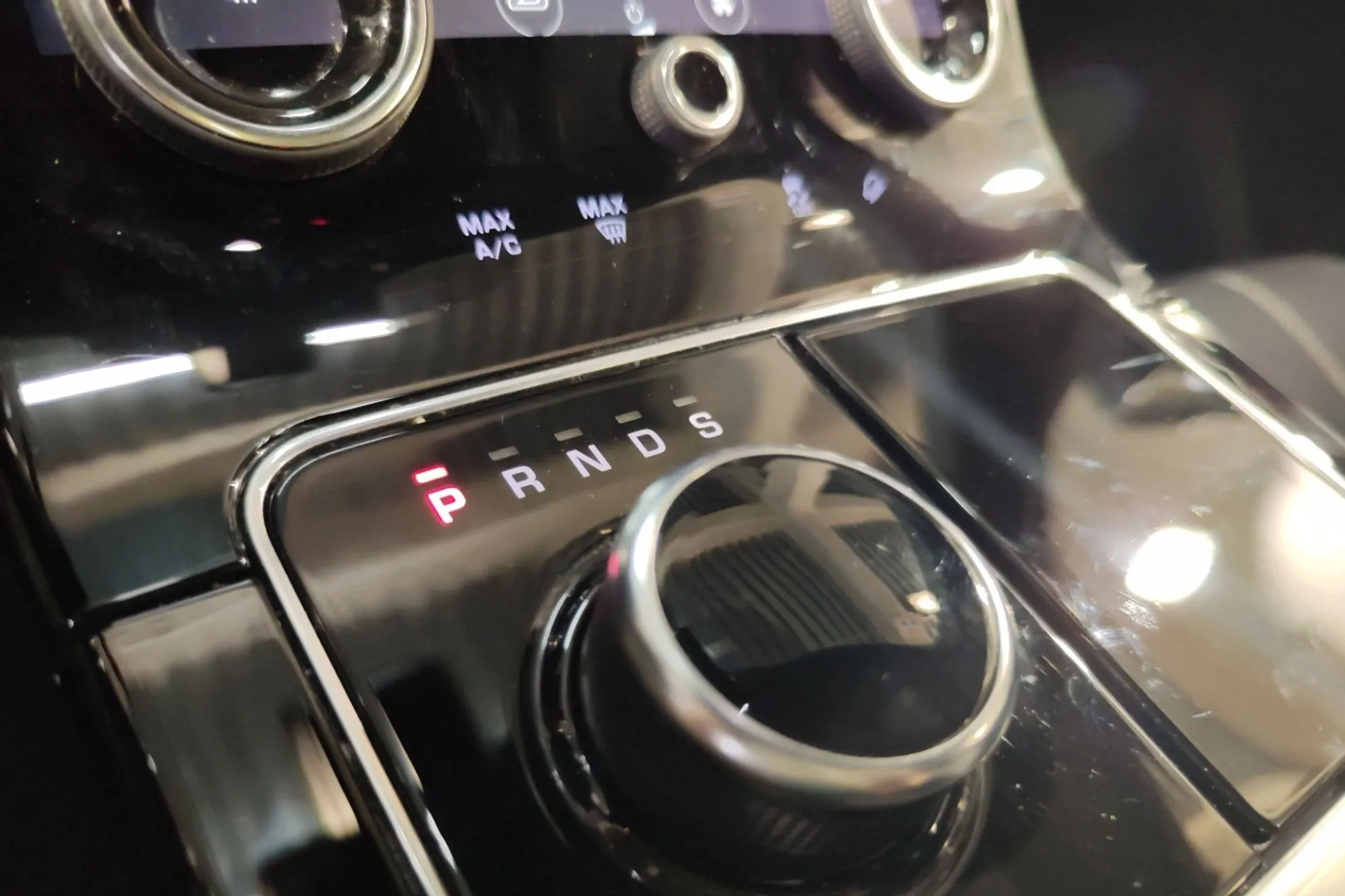 Land Rover Range Rover Velar 2.0 D180 4WD - foto 16