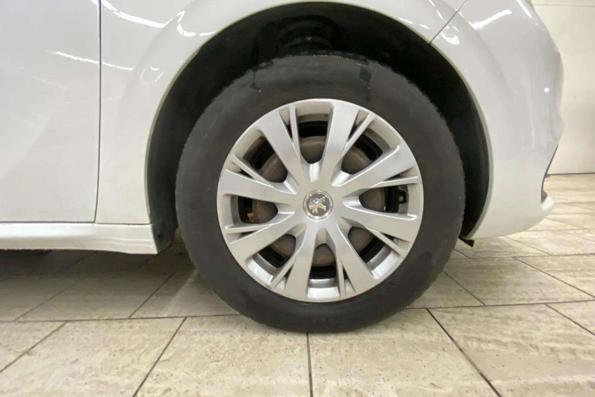 Peugeot 208 Active 1.2 PureTech GLP - foto 9