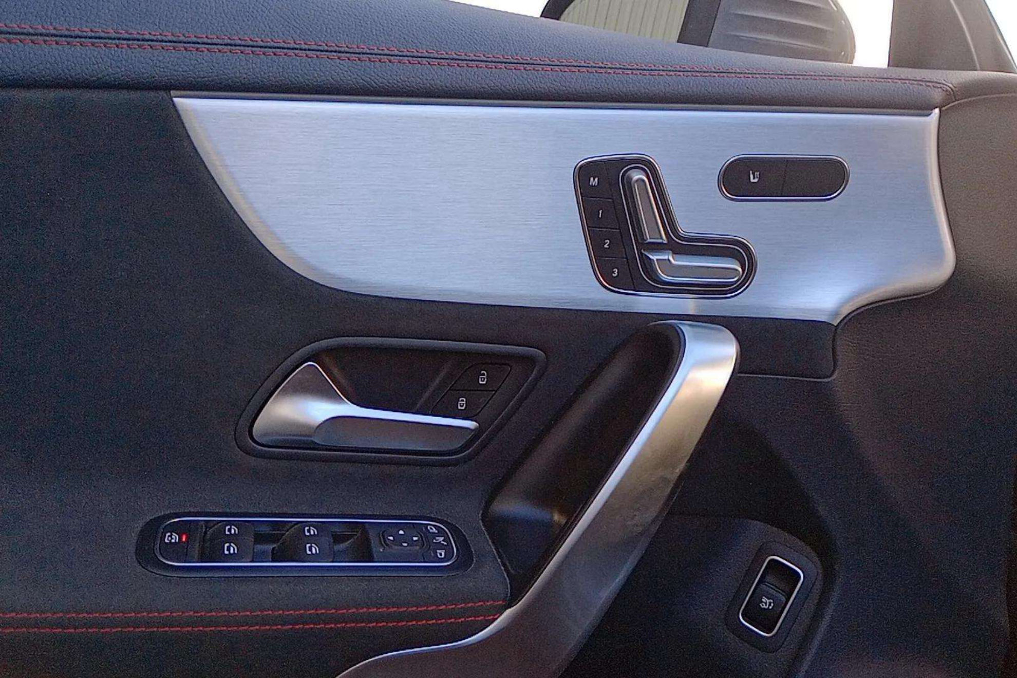 Mercedes-Benz CLA 220 D DCT Shooting Brake - foto 17