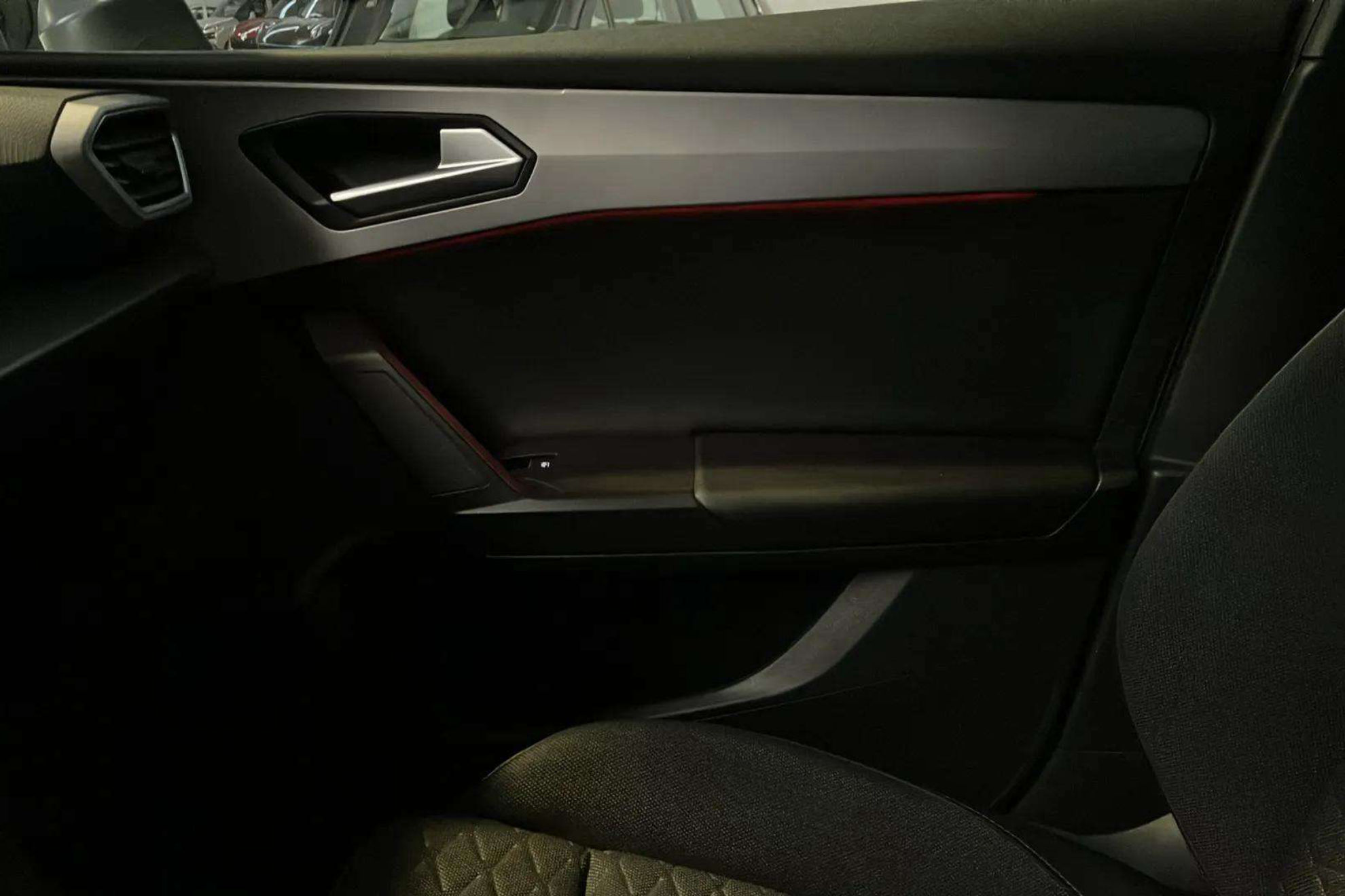 SEAT León 1.0 eTSI DSG-7 FR - foto 24