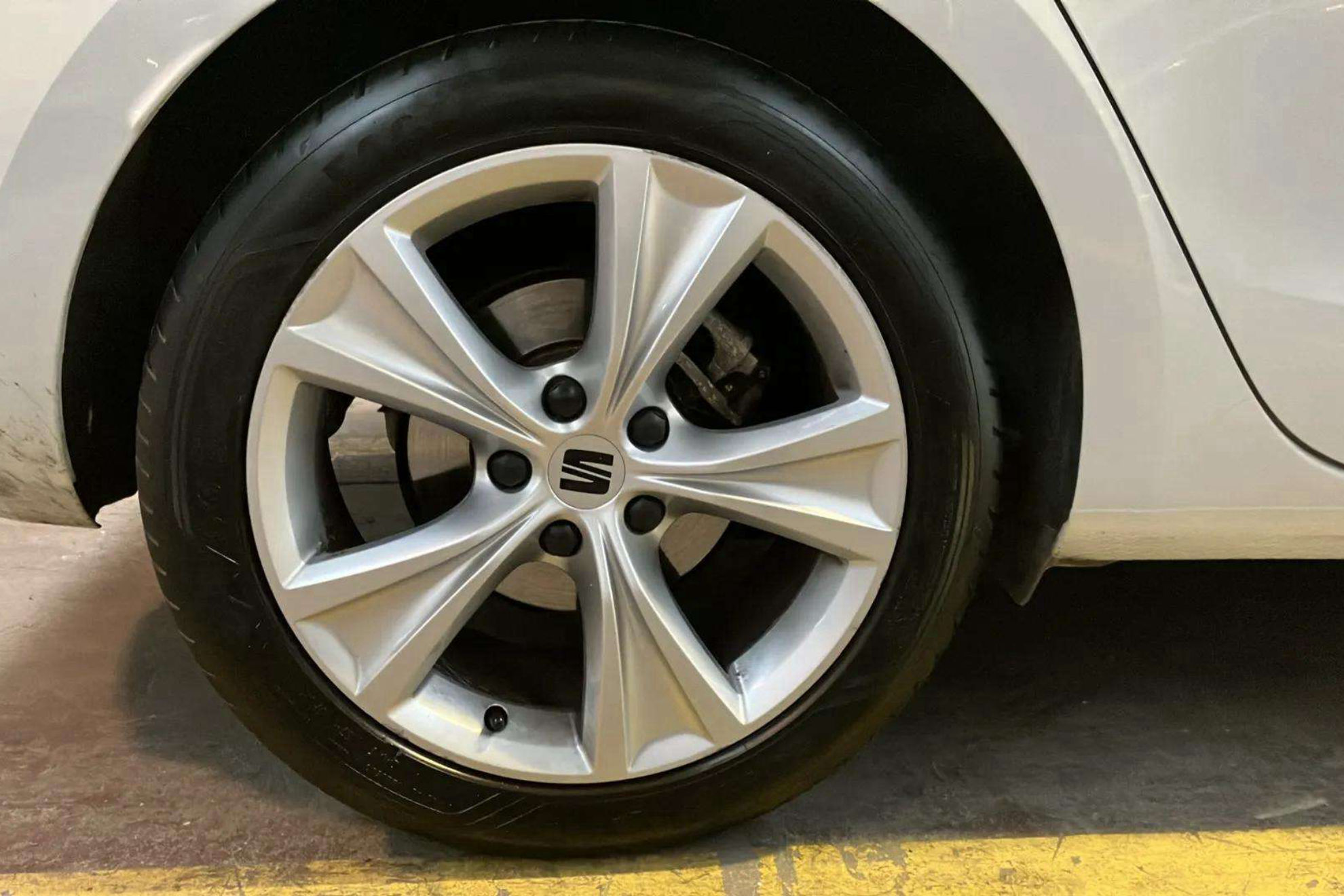 SEAT León 1.0 eTSI DSG-7 FR - foto 18