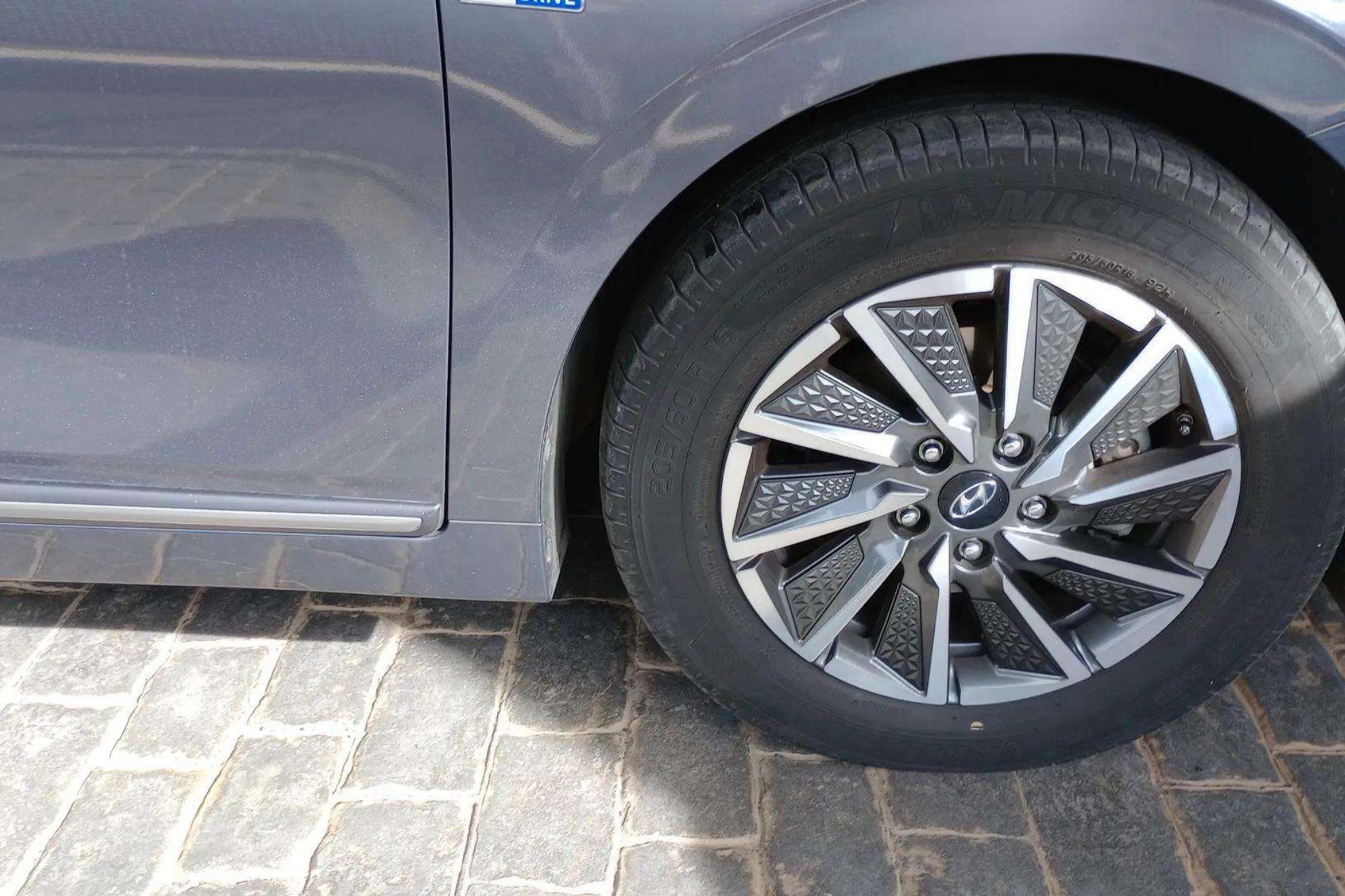 Hyundai Ioniq EV Tecno - foto 17