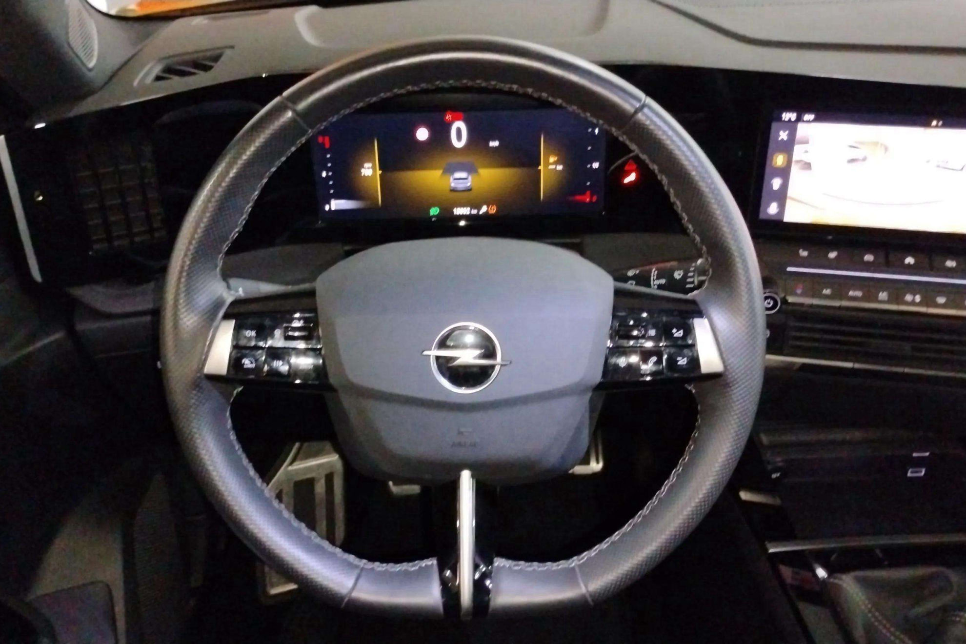 Opel Astra 1.2T XHT GS - foto 9