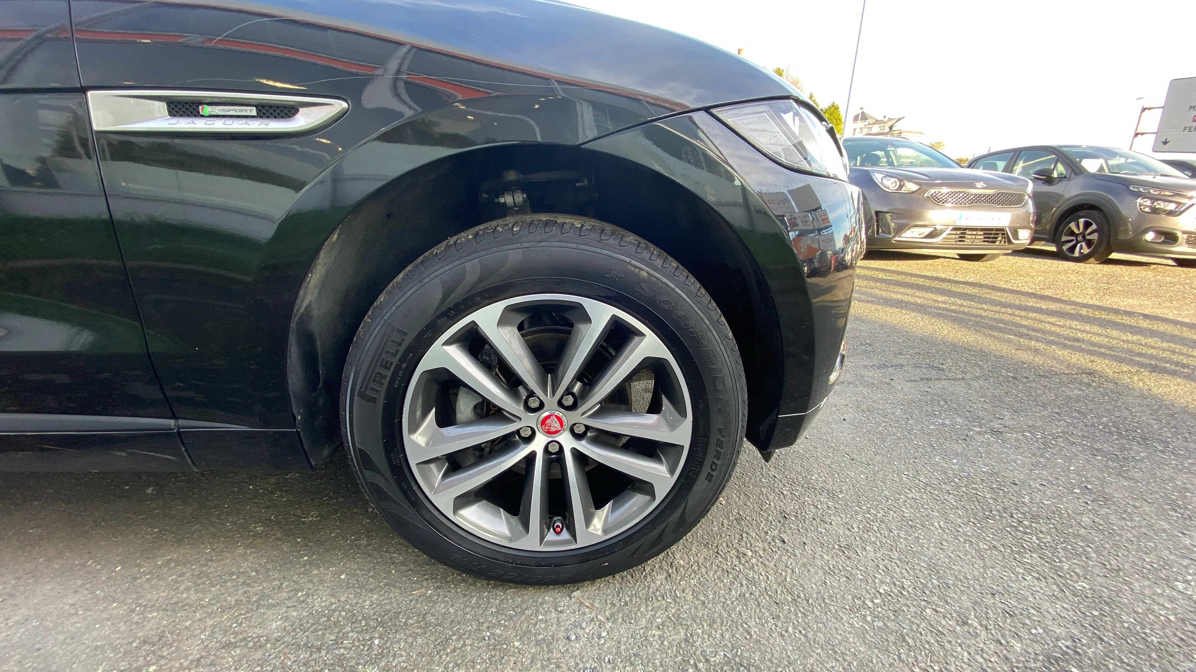 Jaguar F-Pace 2.0L i4D AWD R-Sport - foto 17