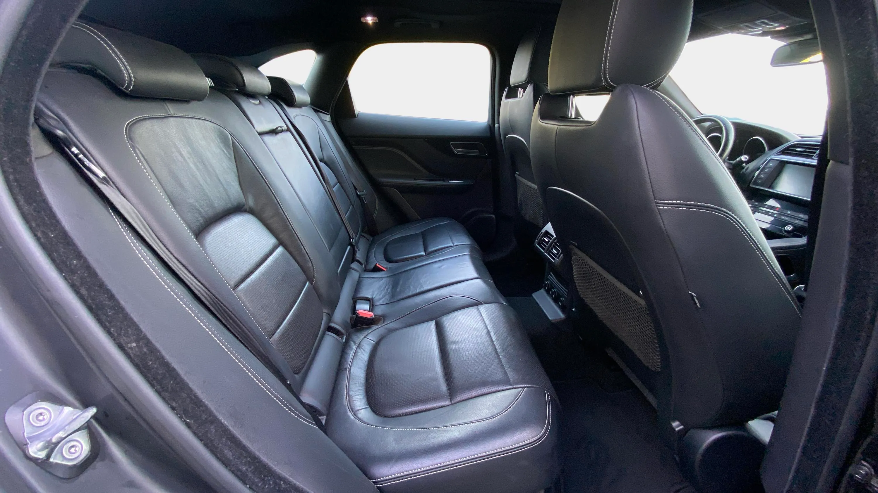 Jaguar F-Pace 2.0L i4D AWD R-Sport - foto 14